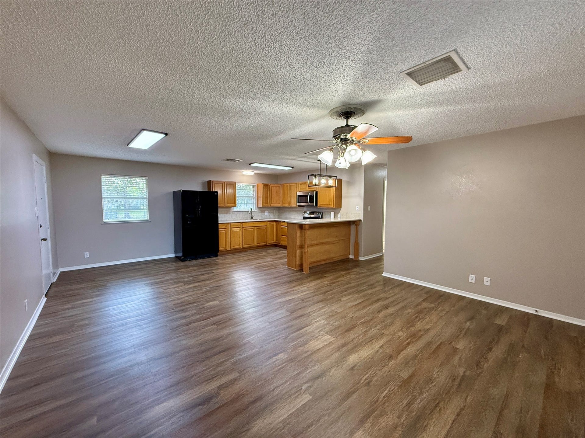 309 Crews Way, West Columbia, TX 77486 Open concept kitchen, dining, living