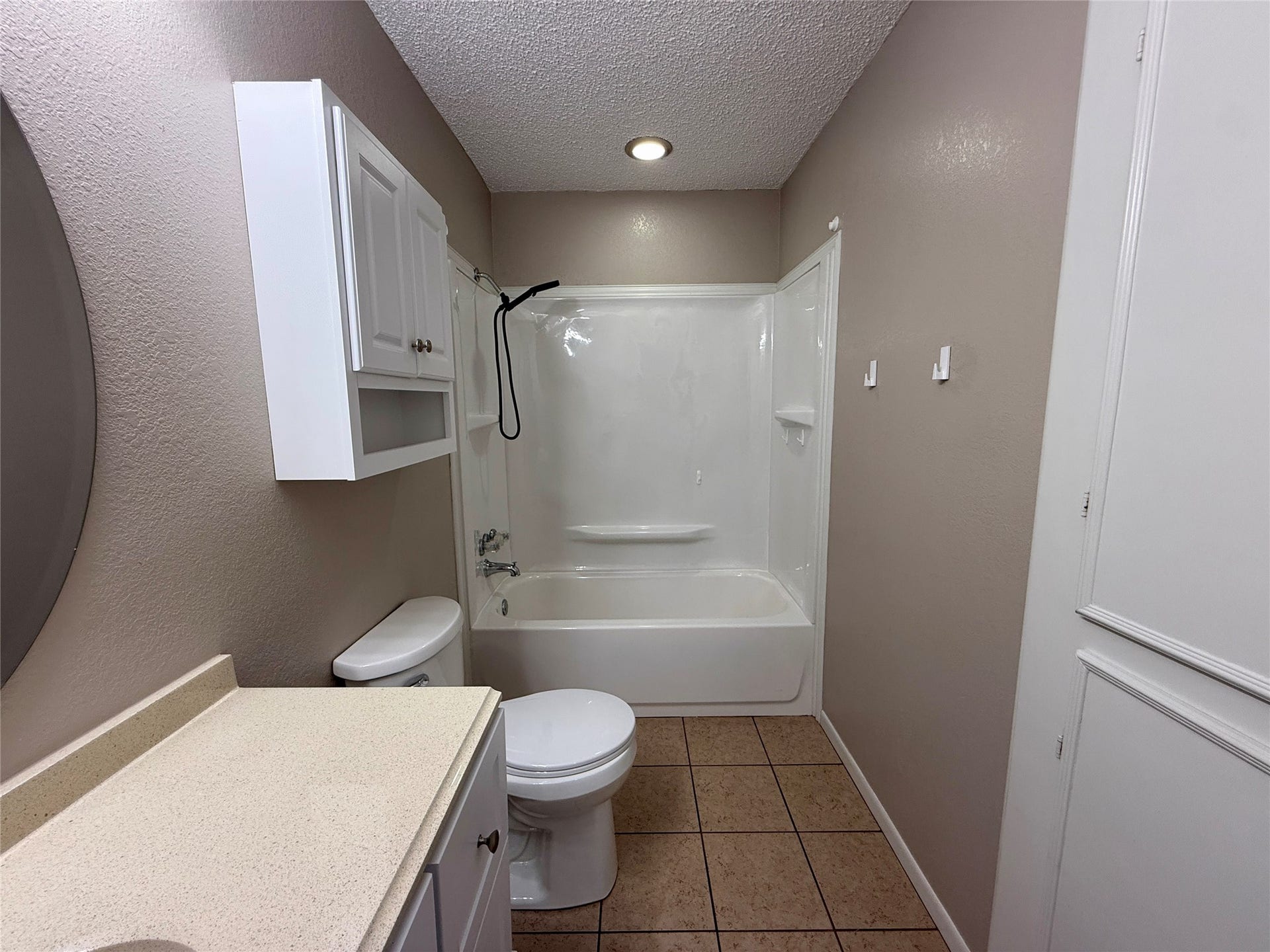 309 Crews Way, West Columbia, TX 77486 Guest Bathroom