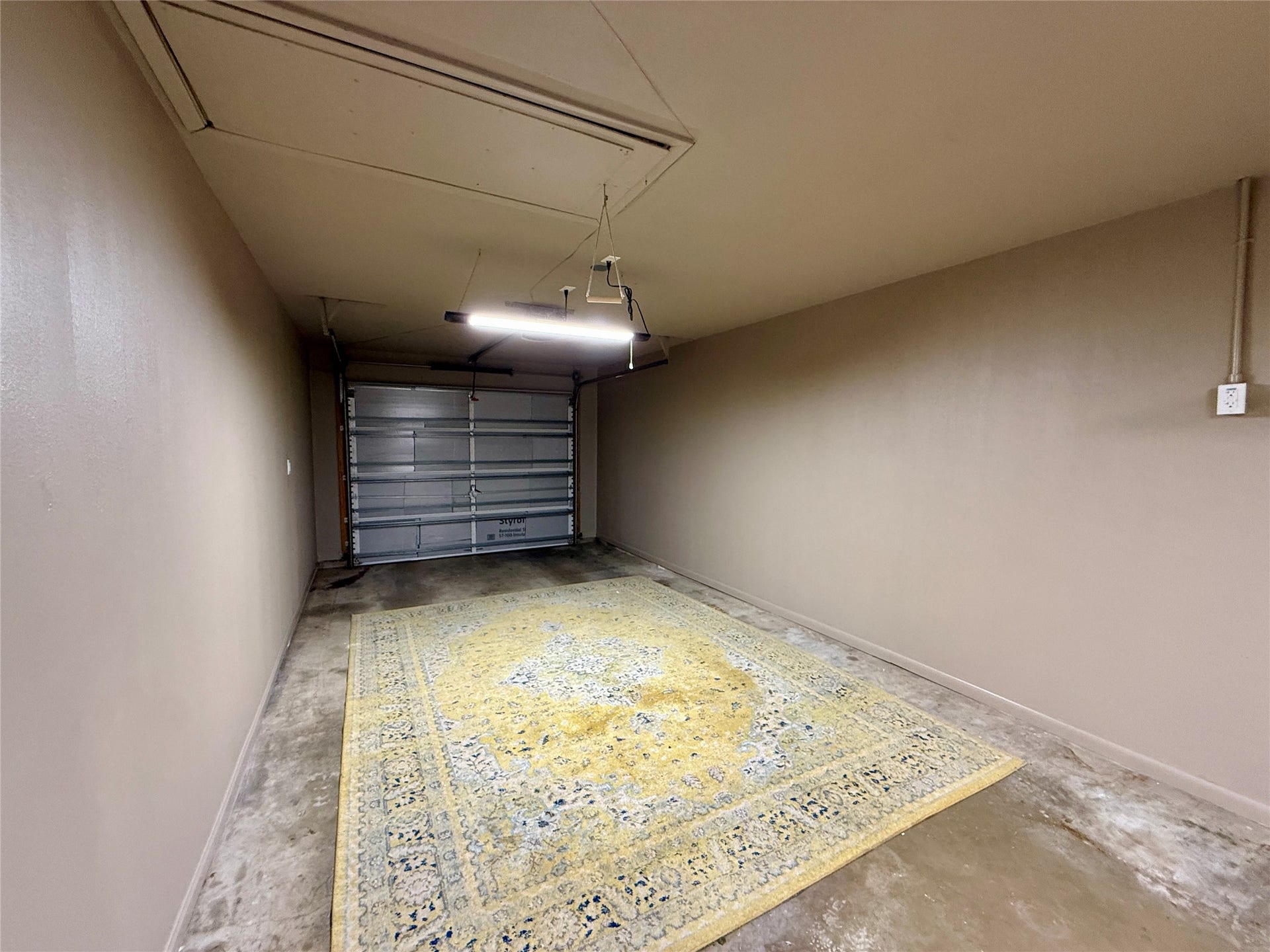 309 Crews Way, West Columbia, TX 77486 Garage
