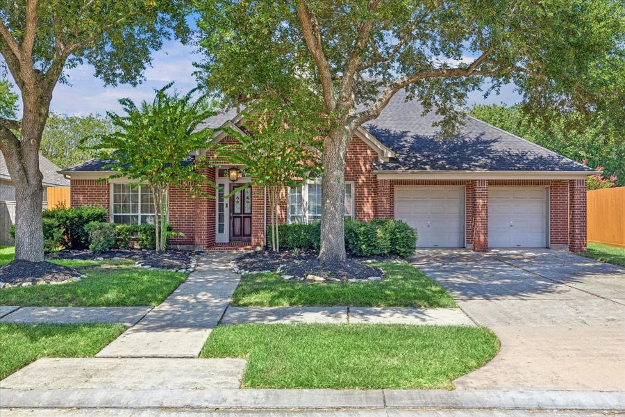 Property photo for 3214 Waters Edge Drive, Manvel, TX