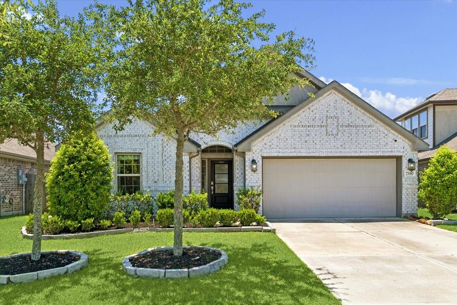 Property photo for 7330 Markstone Falls Lane, Rosenberg, TX