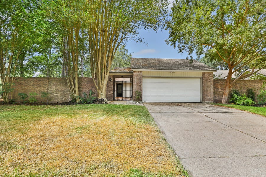 Property photo for 3303 Valley Gardens Drive, Kingwood, TX