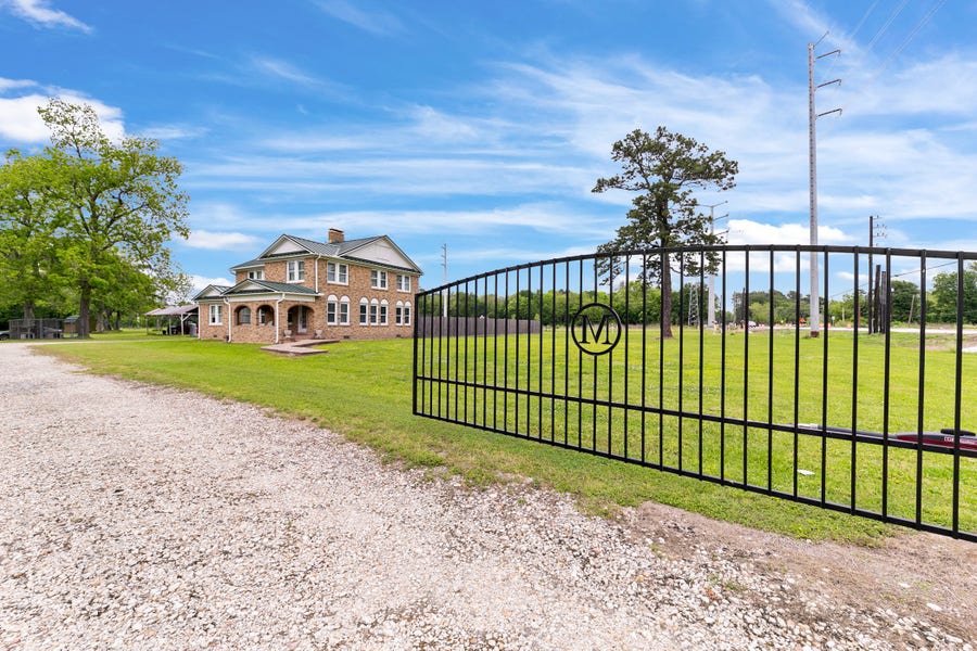 Property photo for 2222 N Main Street, Highlands, TX