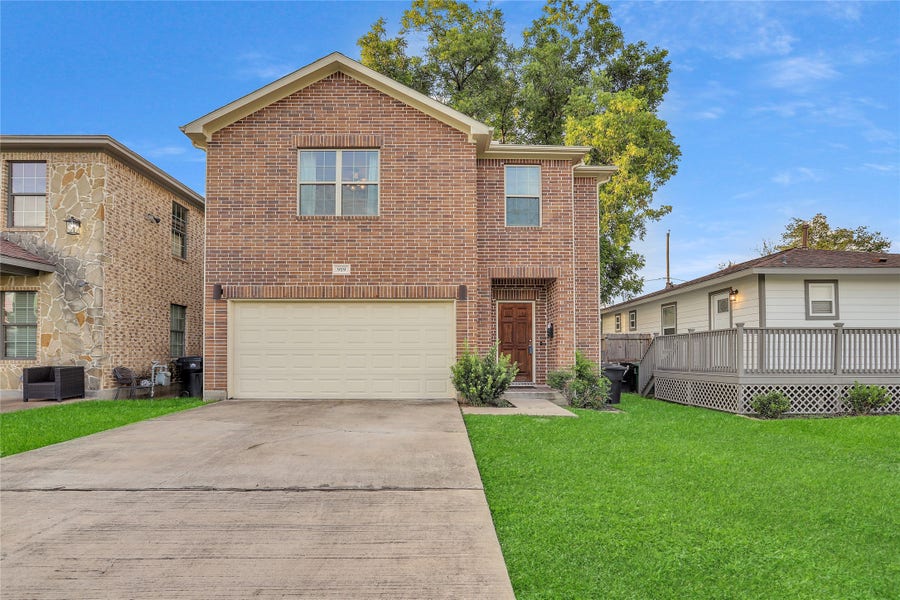 Property photo for 919 E 36th Street, Houston, TX