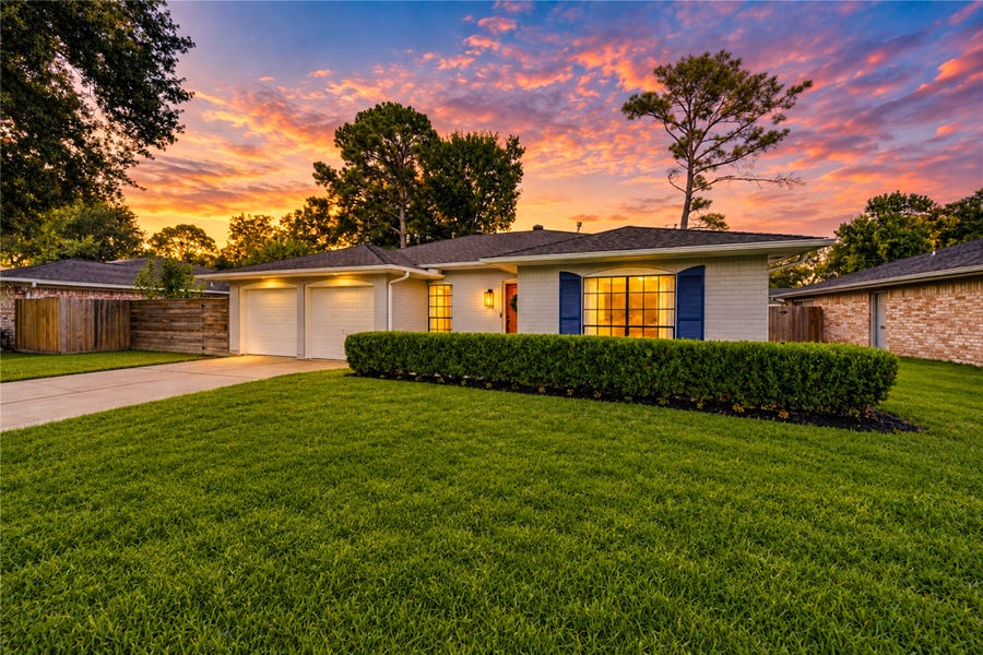 Property photo for 2614 Parana Drive, Houston, TX
