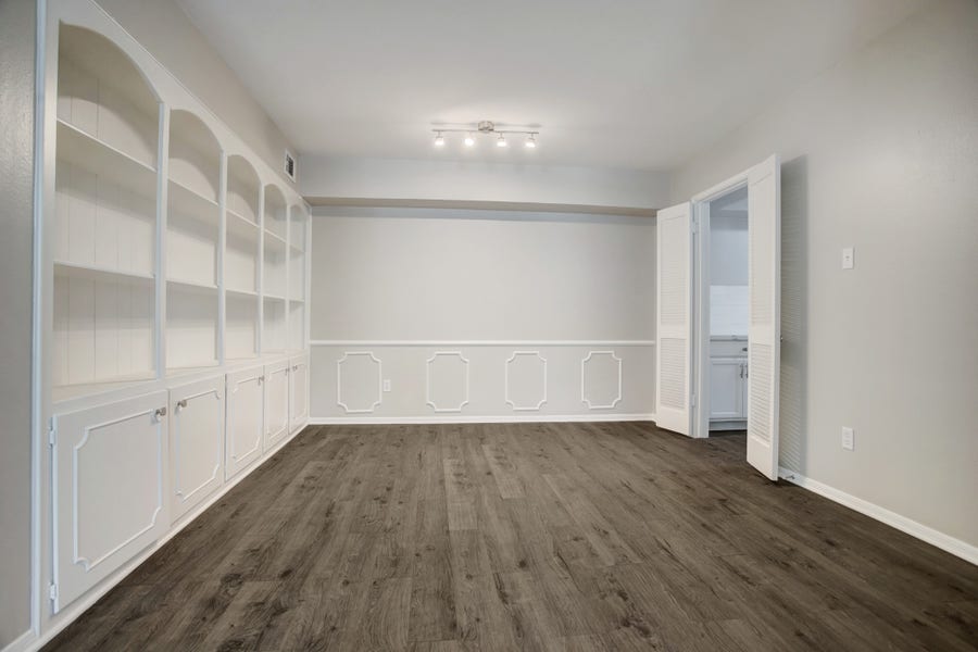 Property photo for 353 N Post Oak Lane, #819, Houston, TX