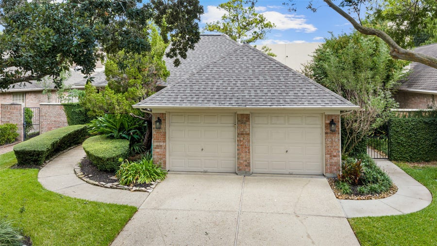 Property photo for 2430 Fairway Pointe Drive, League City, TX