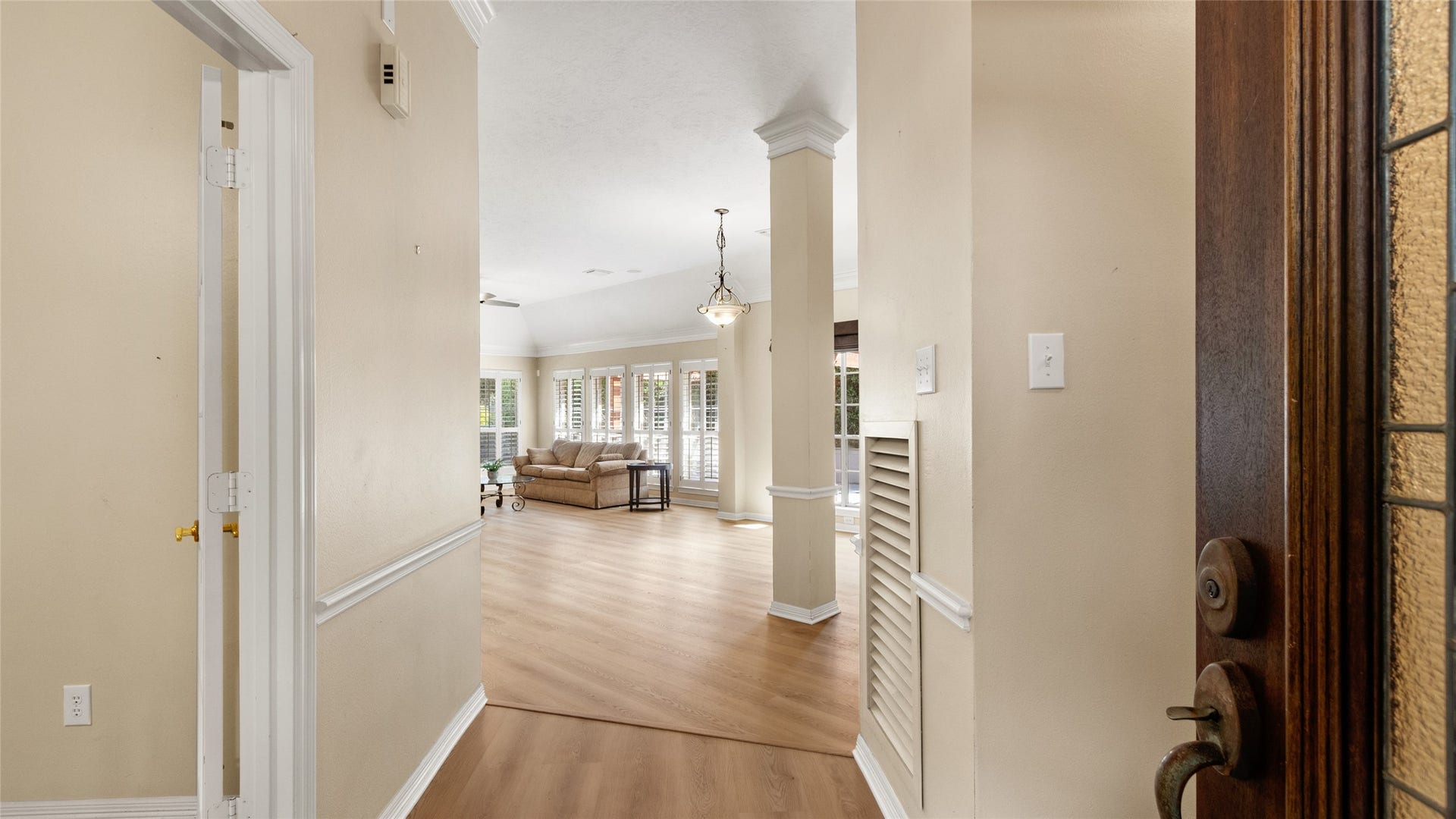 2430 Fairway Pointe Drive, League City, TX 77573 Spacious entryway with new flooring.