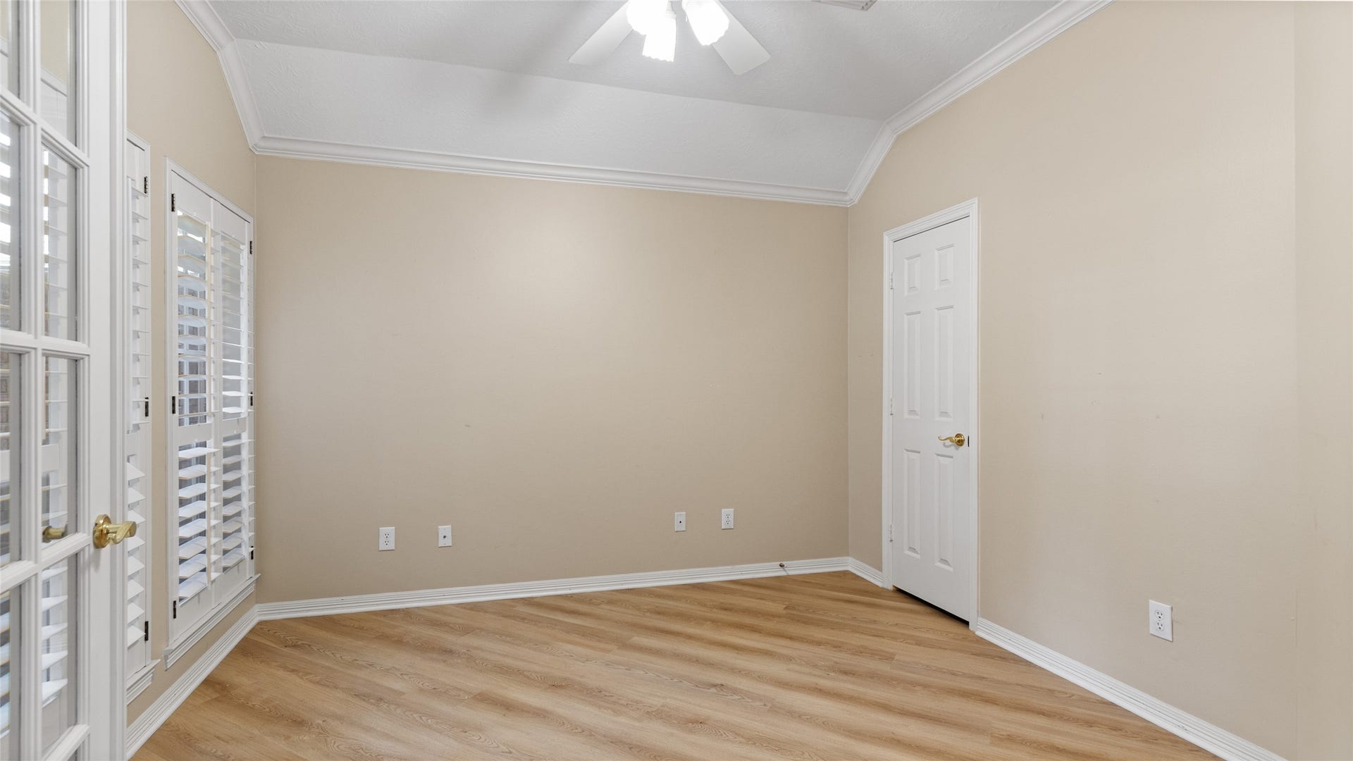 2430 Fairway Pointe Drive, League City, TX 77573 Third bedroom has view of the golf course and would make a great home office.