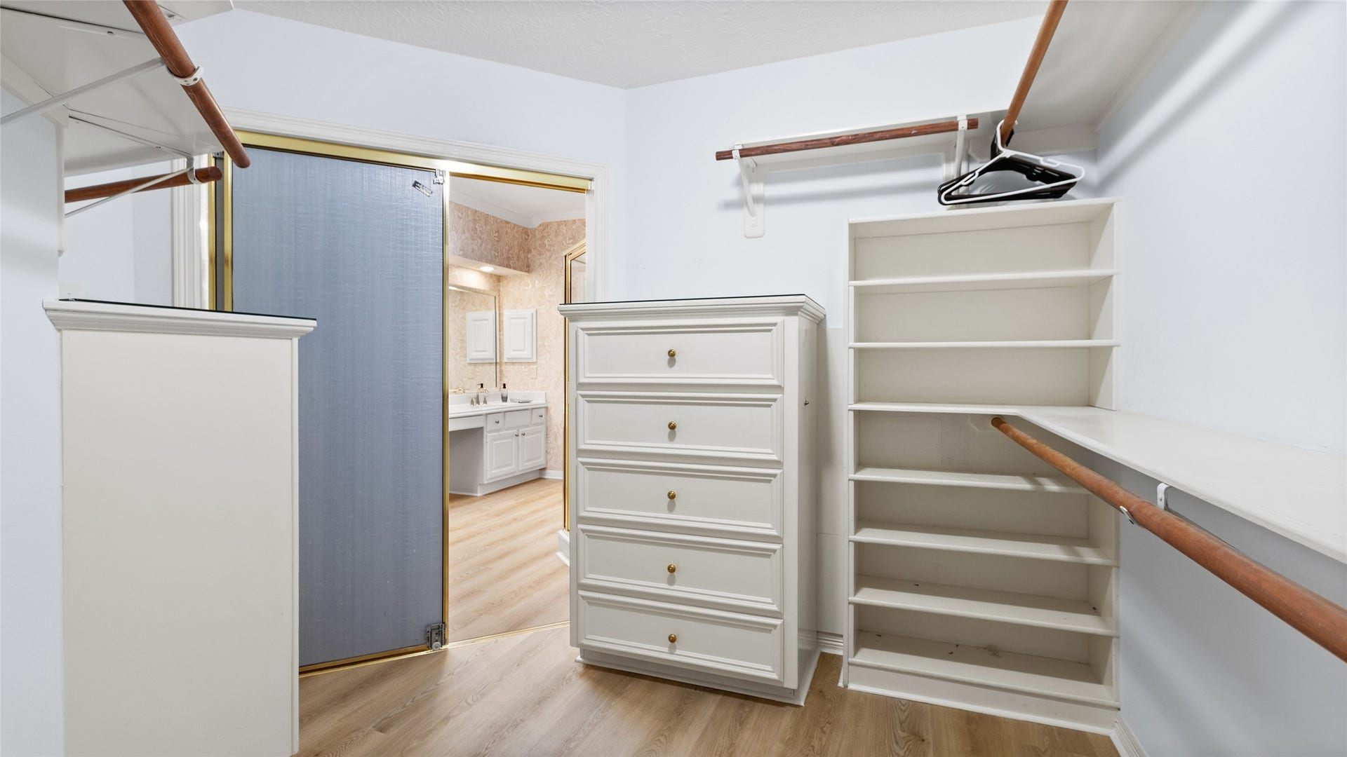 2430 Fairway Pointe Drive, League City, TX 77573 Primary walk in closet.