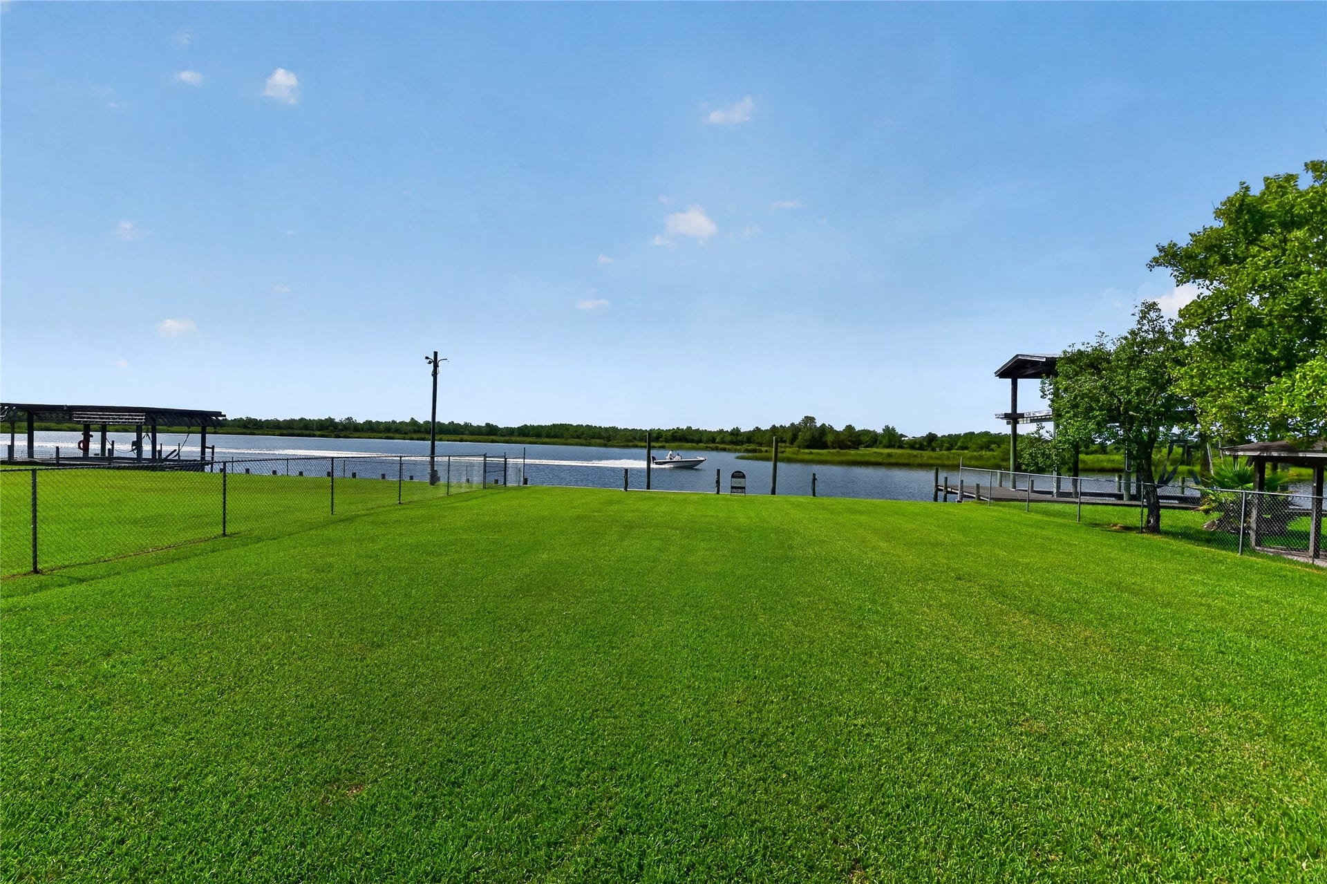 4228 Scenic Drive, Dickinson, TX 77539 4228 Scenic Drive, Dickinson, TX 77539