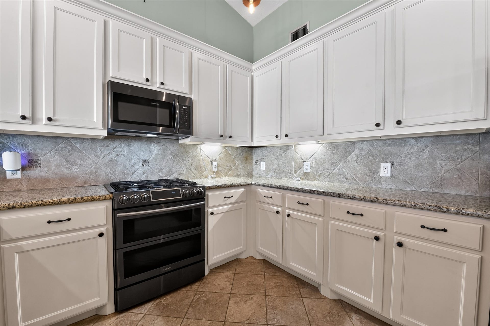 4228 Scenic Drive, Dickinson, TX 77539 4228 Scenic Drive, Dickinson, TX 77539