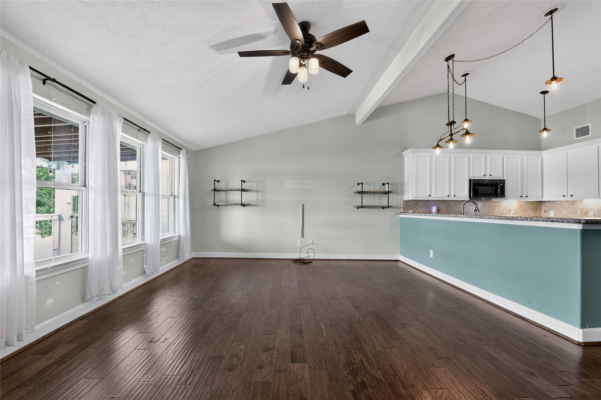 4228 Scenic Drive, Dickinson, TX 77539 4228 Scenic Drive, Dickinson, TX 77539