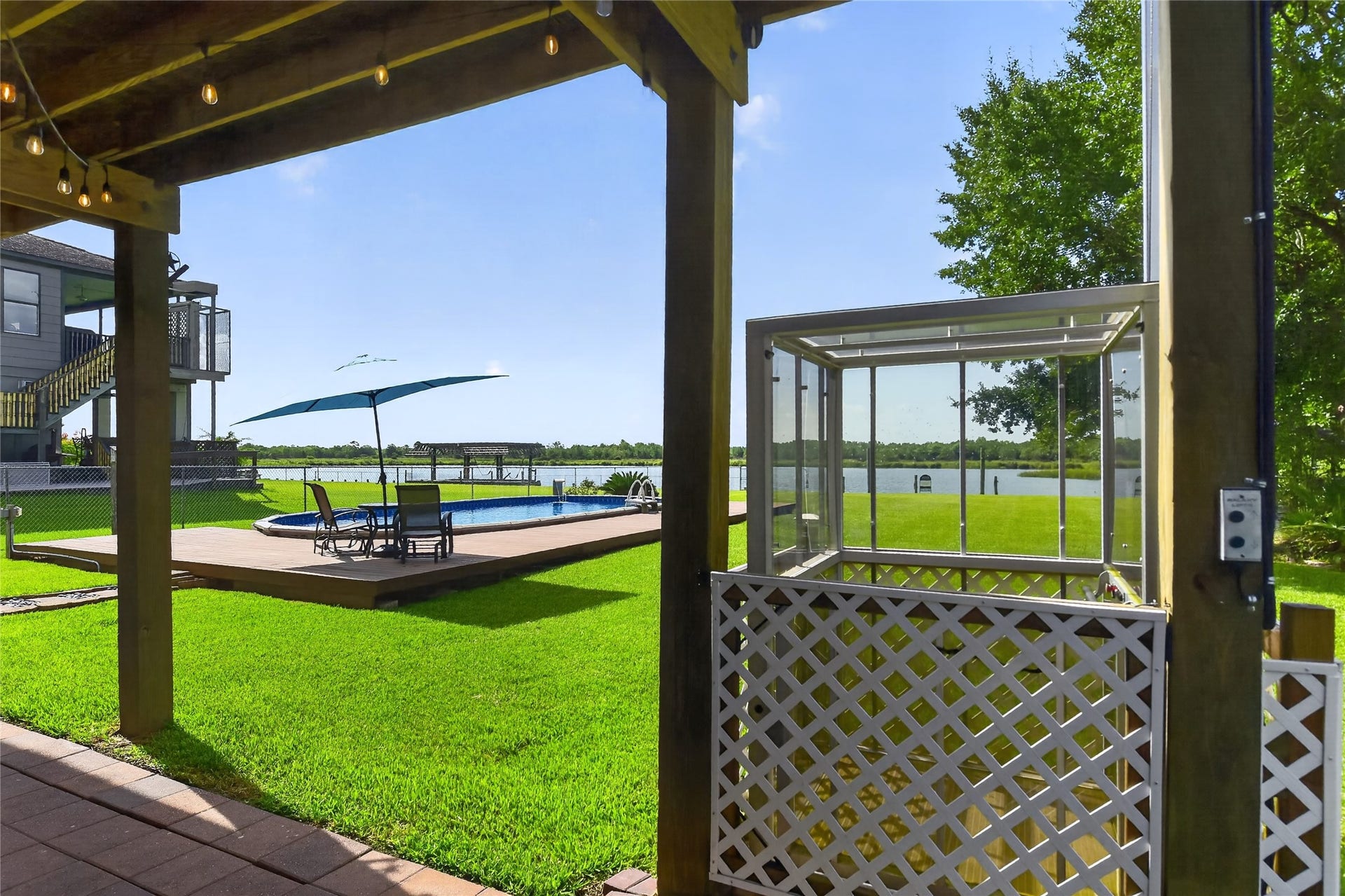 4228 Scenic Drive, Dickinson, TX 77539 Enclosed outdoor Elevator