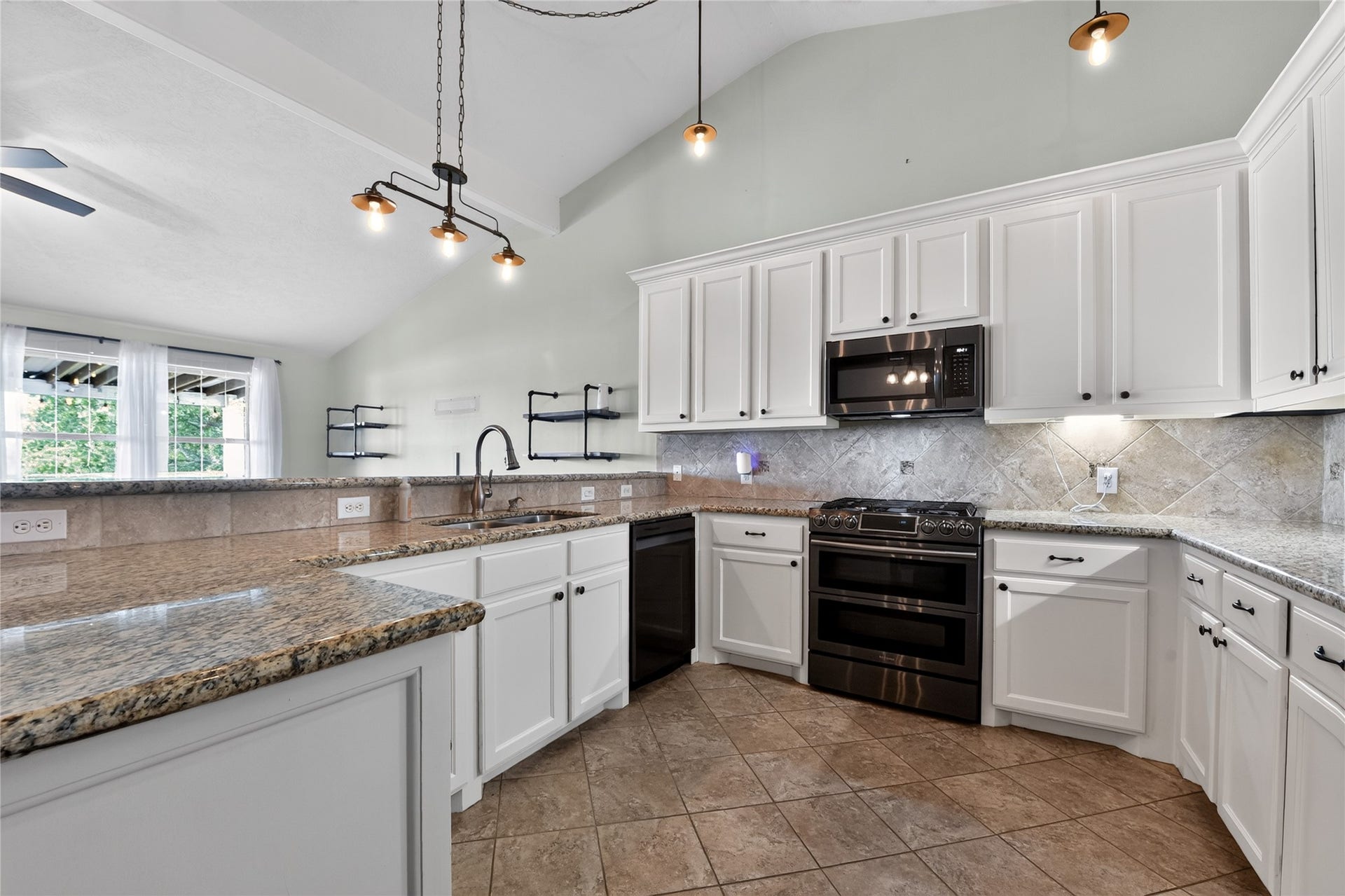 4228 Scenic Drive, Dickinson, TX 77539 4228 Scenic Drive, Dickinson, TX 77539