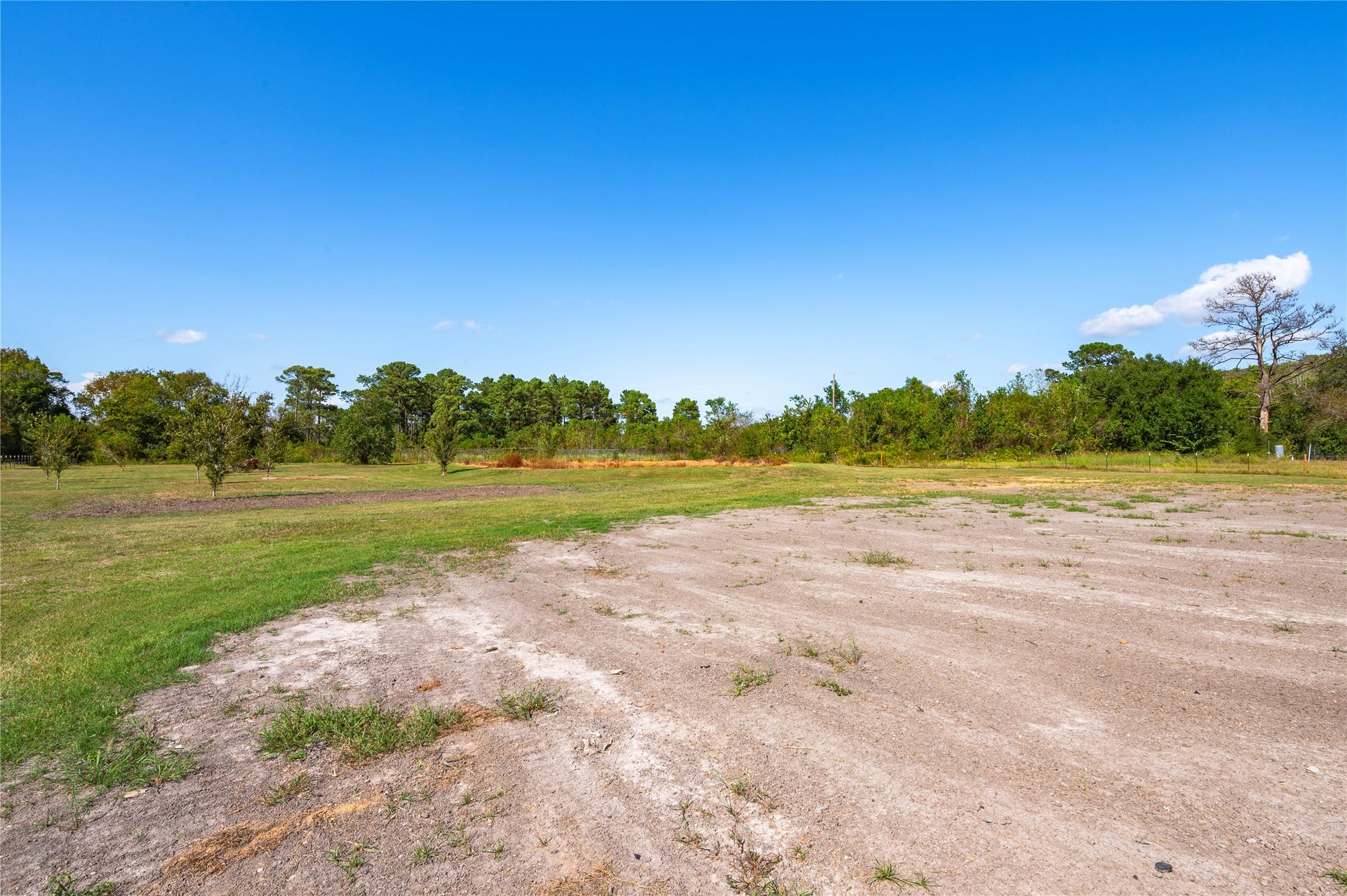7120 County Road 171, Alvin, TX 77511