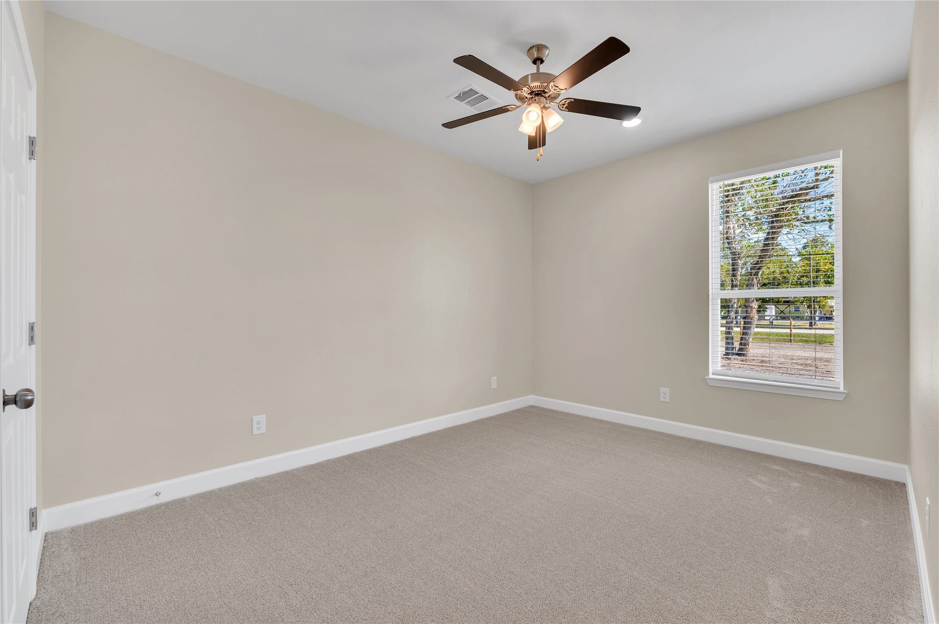 7120 County Road 171, Alvin, TX 77511