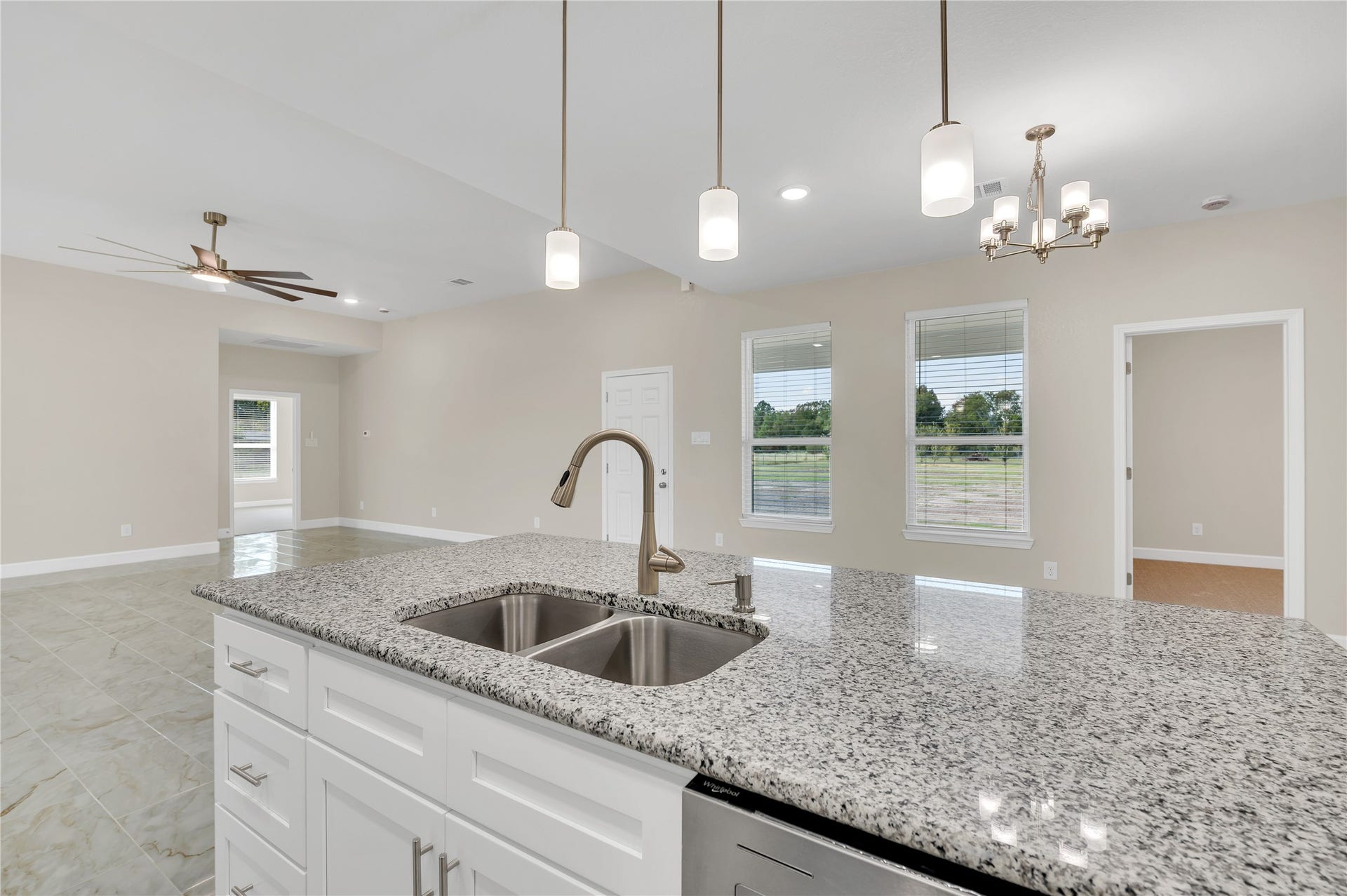 7120 County Road 171, Alvin, TX 77511