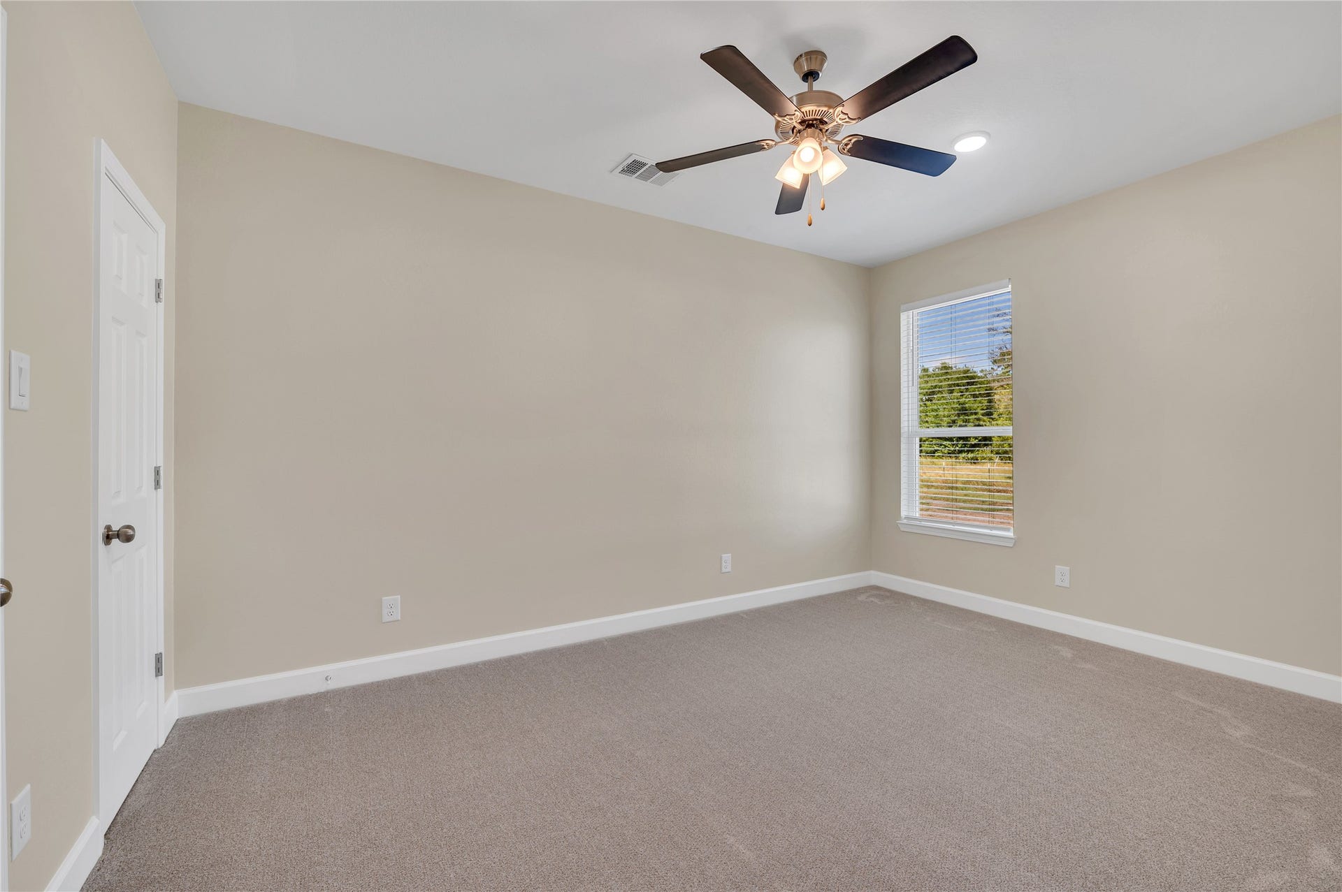 7120 County Road 171, Alvin, TX 77511