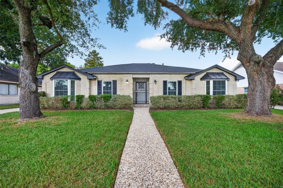 Property photo for 7614 Rollingbrook Drive, Houston, TX