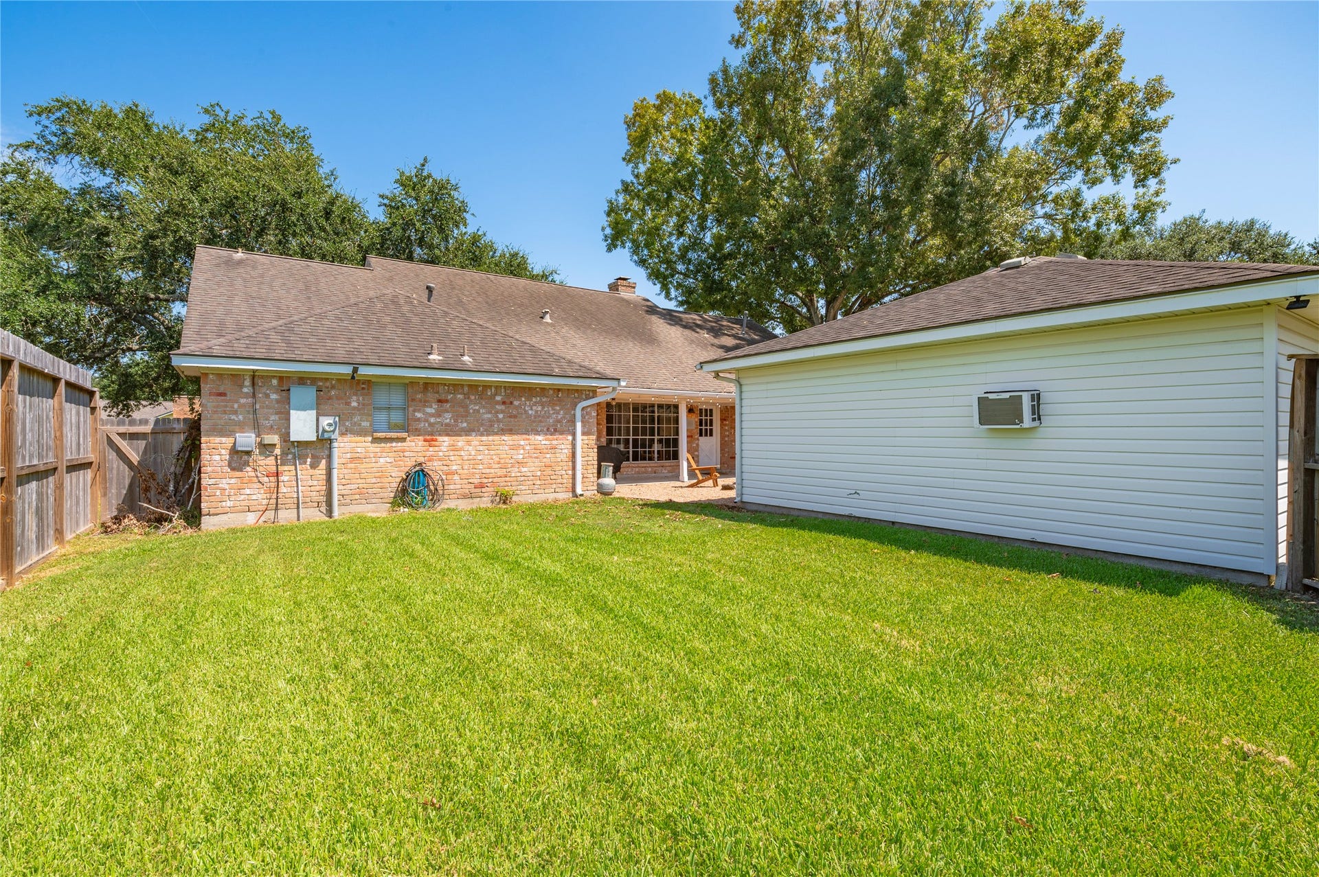 501 Audubon Street, League City, TX 77573 Another view of the large backyard of the home.
