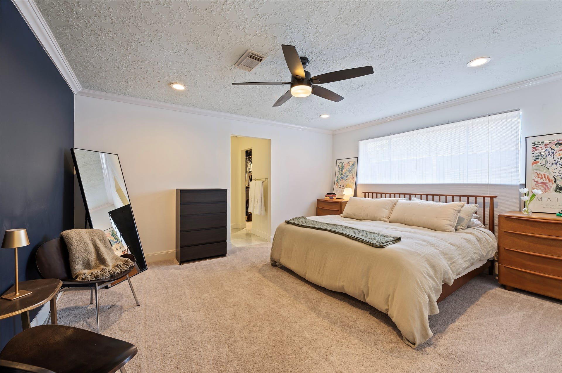 501 Audubon Street, League City, TX 77573 Large primary suite with direct and private access to the primary bath.