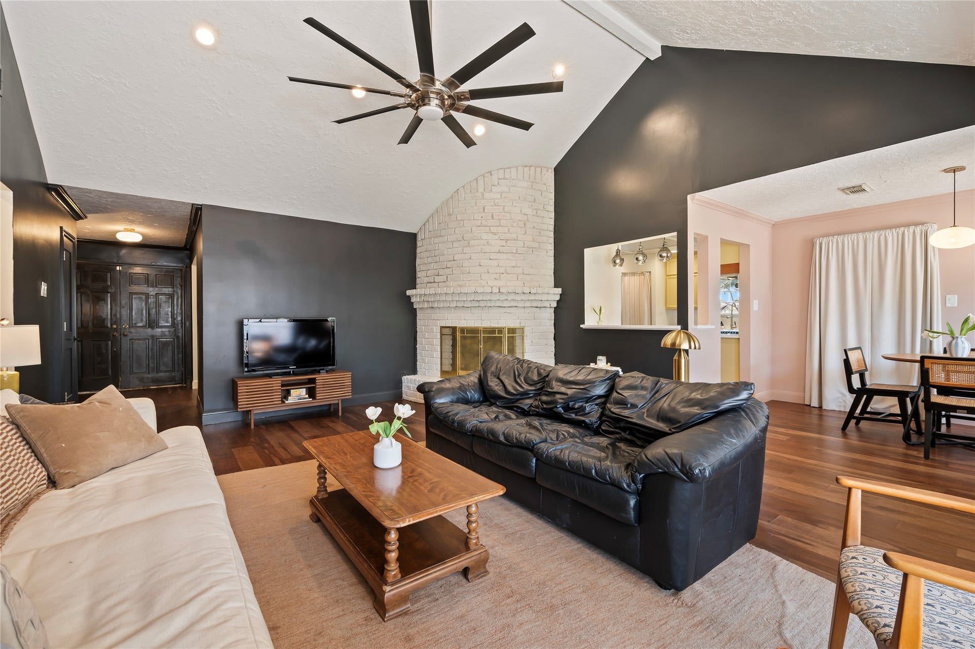 501 Audubon Street, League City, TX 77573 Another view of the large open living room space.