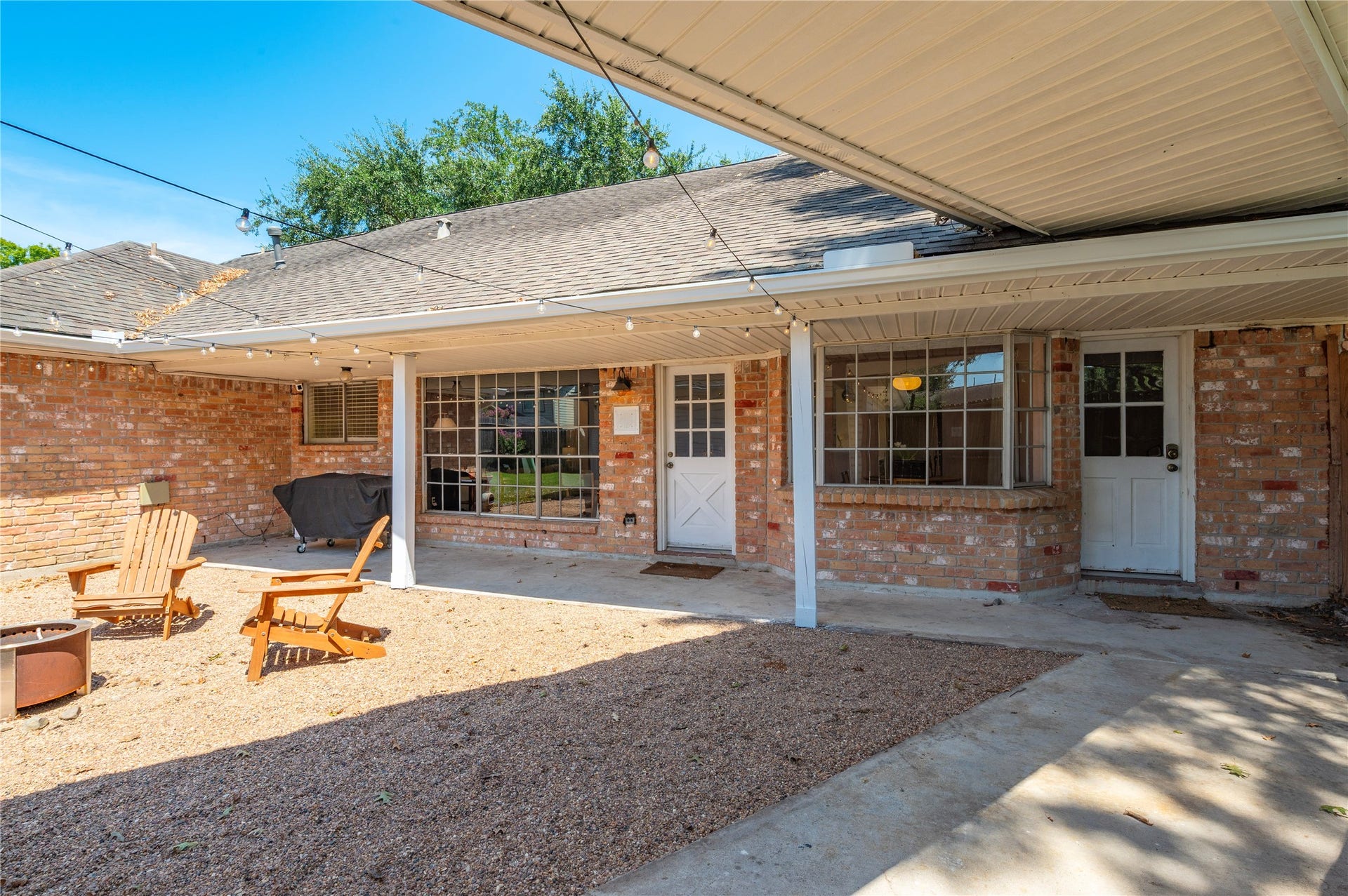 501 Audubon Street, League City, TX 77573 Lots of covered patio space with covered walkway leading from the garage to both back doors.