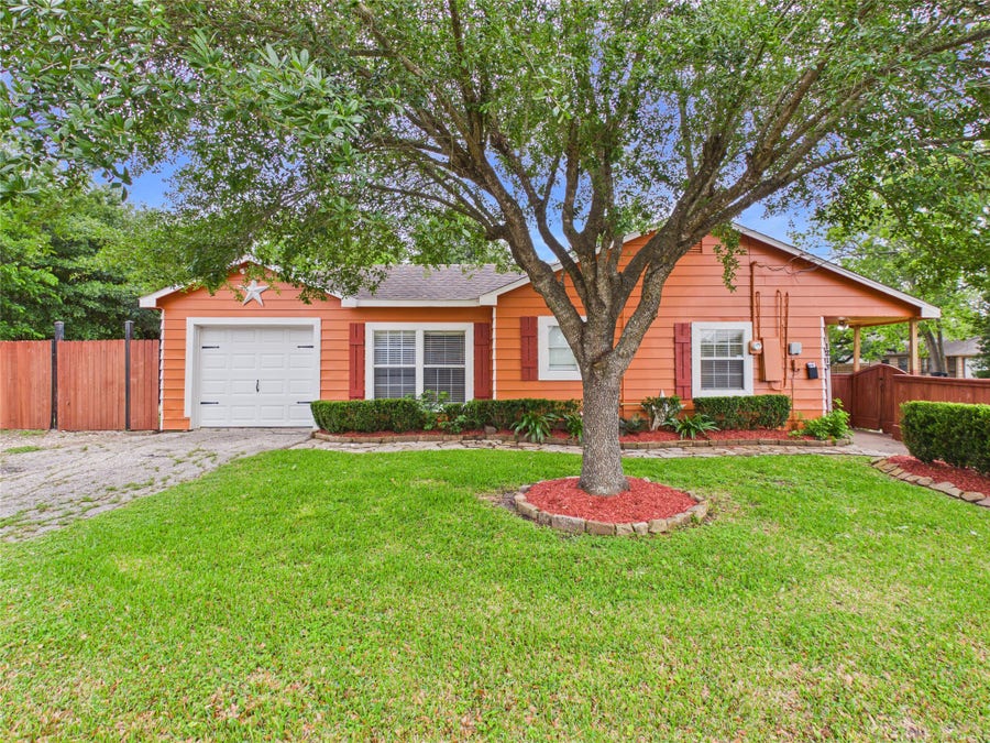 Property photo for 1213 W Sidnor Street, Alvin, TX