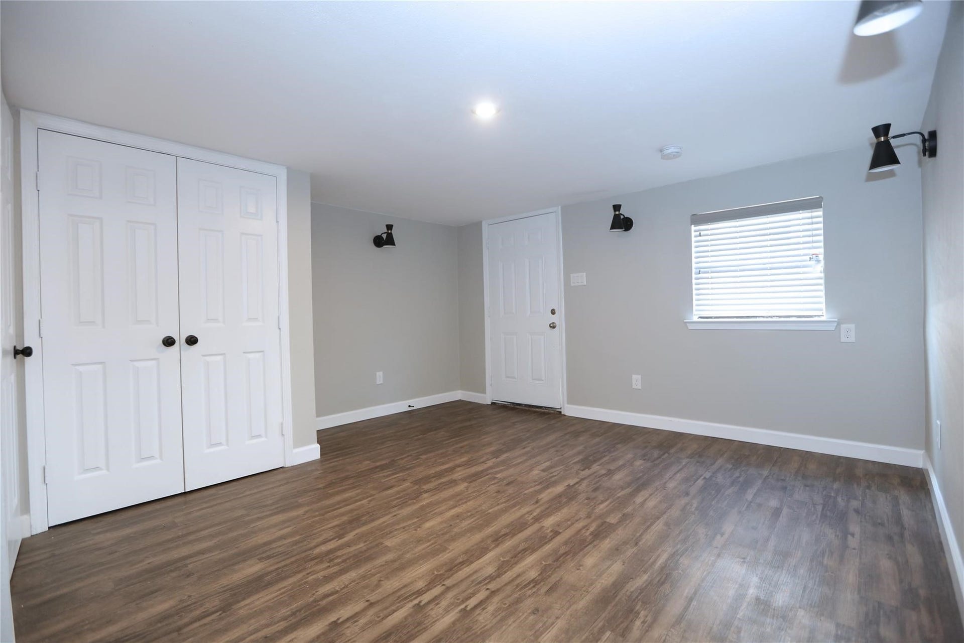 5917 1/2 Sherman Street, #1, Houston, TX 77011 Another view of the living room. Floor has been recently redone so slightly different than the pics.