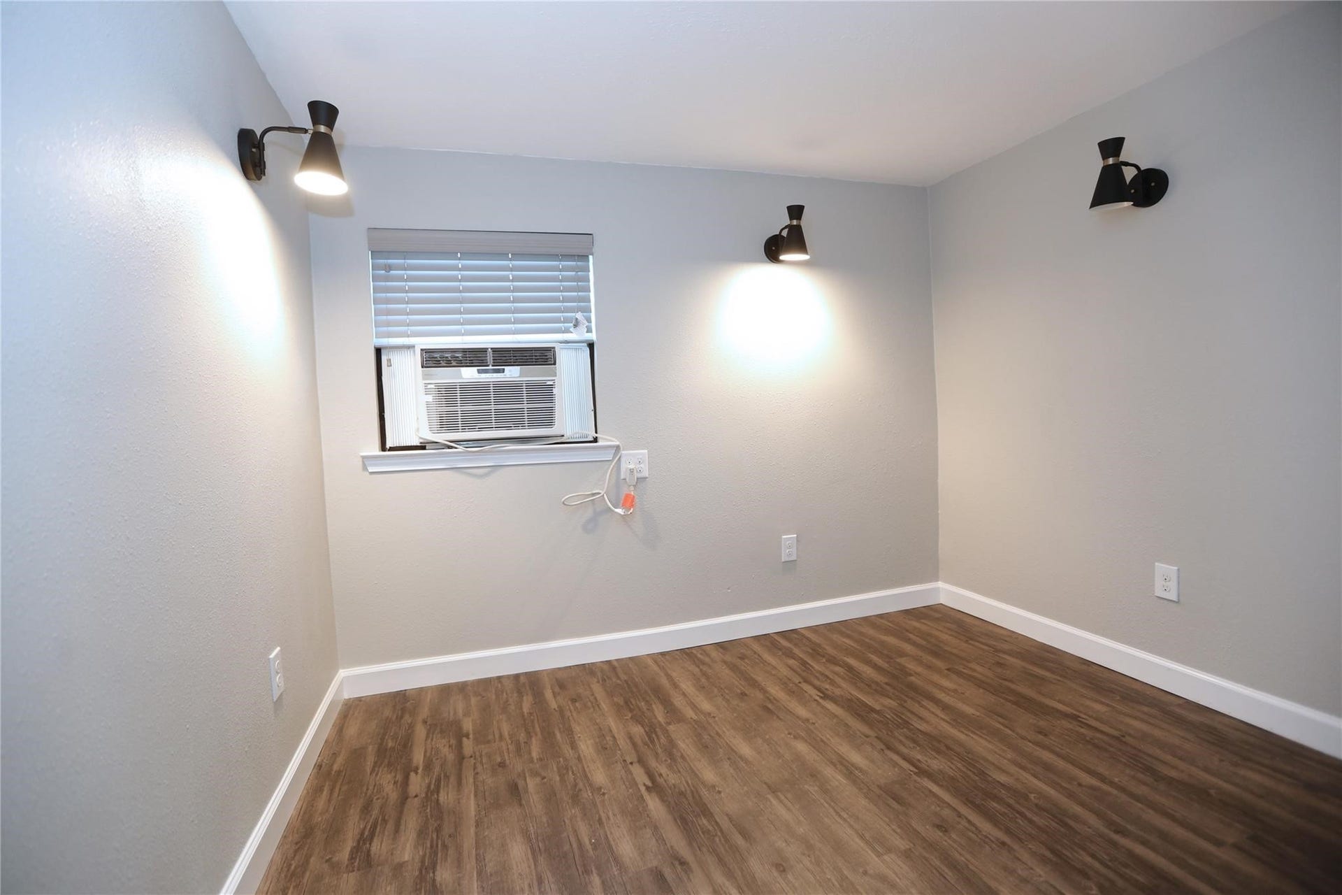 5917 1/2 Sherman Street, #1, Houston, TX 77011 The bedroom is nicely sized with w dual cool/heat window unit