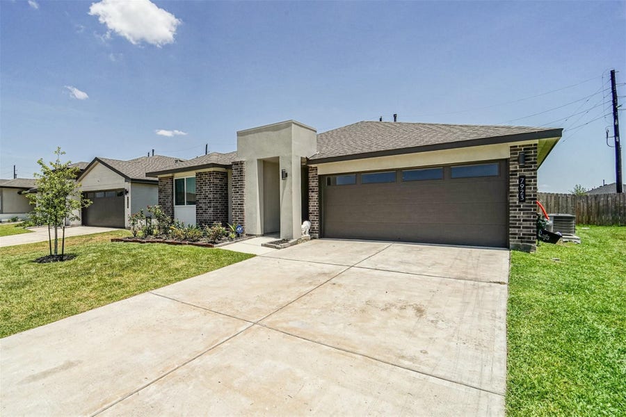Property photo for 7923 Suffolk Valley Lane, Rosharon, TX