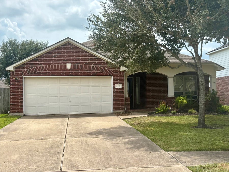 Property photo for 2519 Kildeer Court, League City, TX