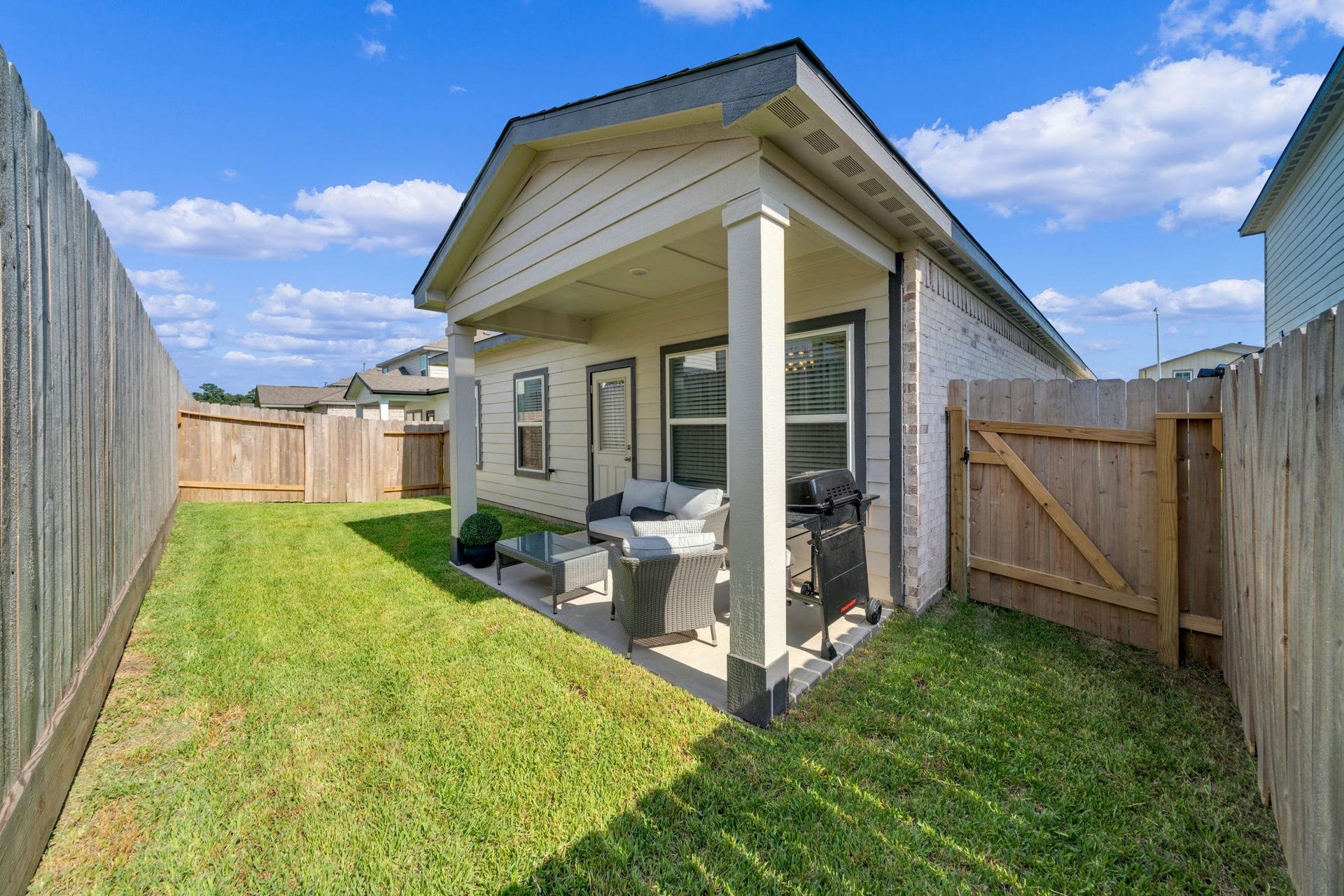 8470 Sweet Cherry Lane, Magnolia, TX 77354