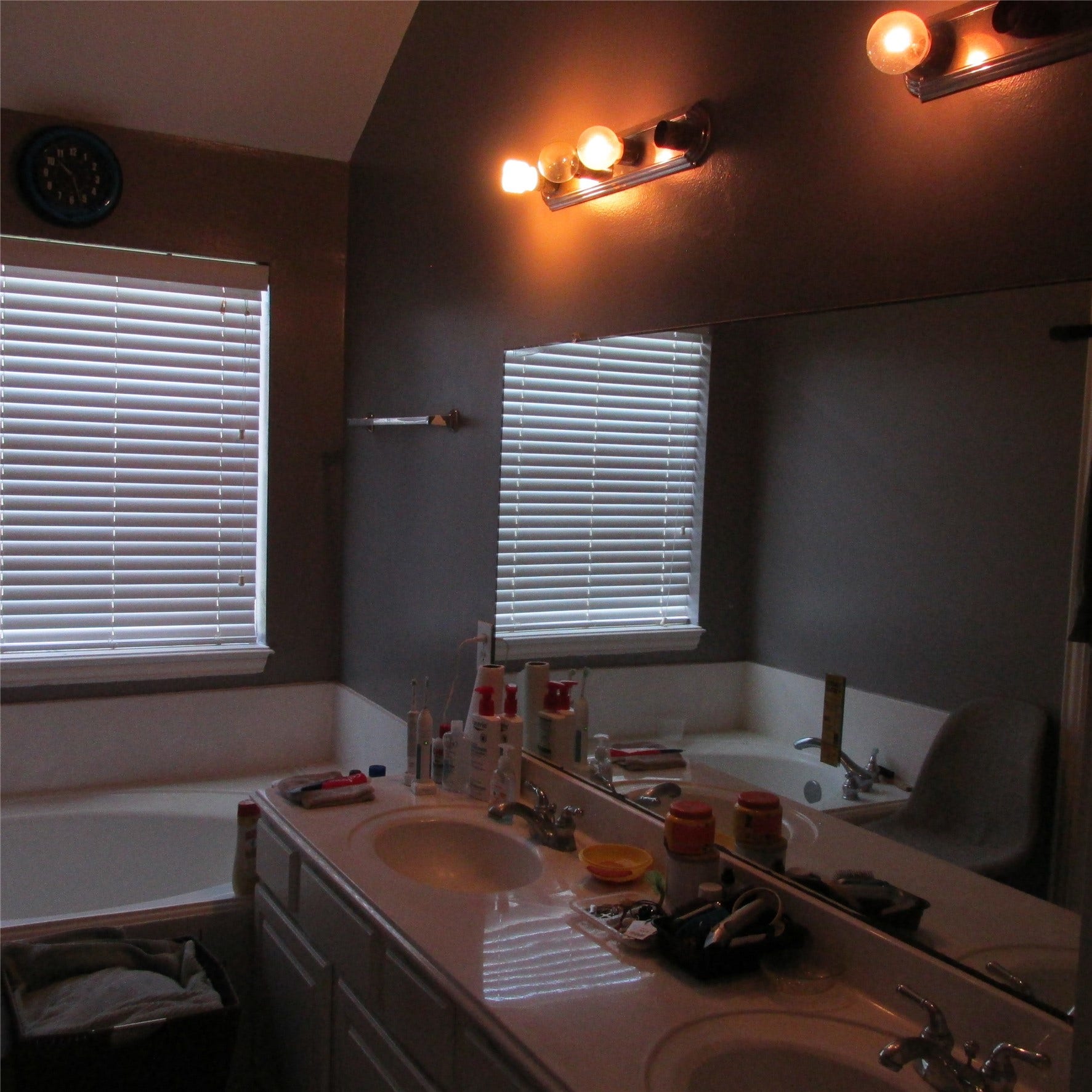 3255 Lakeway Lane, Pearland, TX 77584 Common Bathroom