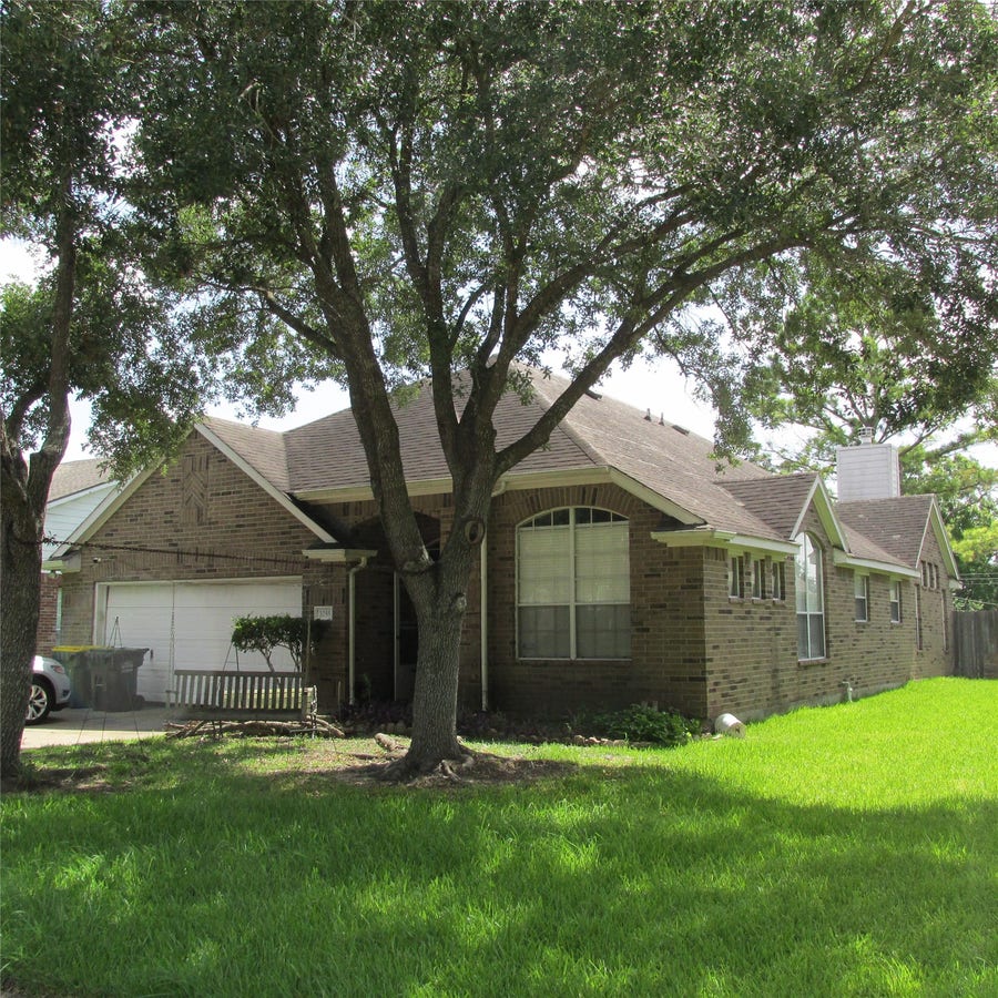 Property photo for 3255 Lakeway Lane, Pearland, TX