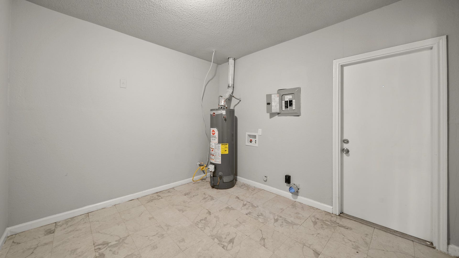 6809 W Bayou Drive W, Hitchcock, TX 77563 6809 W Bayou Drive W, Hitchcock, TX 77563