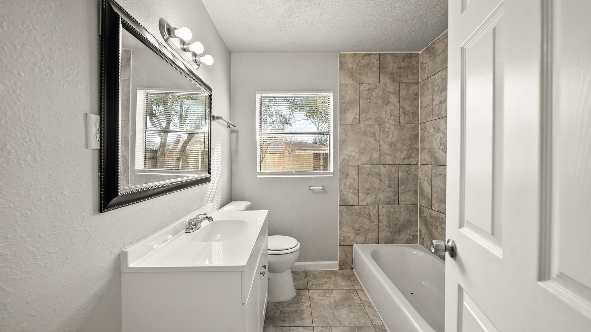 6809 W Bayou Drive W, Hitchcock, TX 77563 6809 W Bayou Drive W, Hitchcock, TX 77563