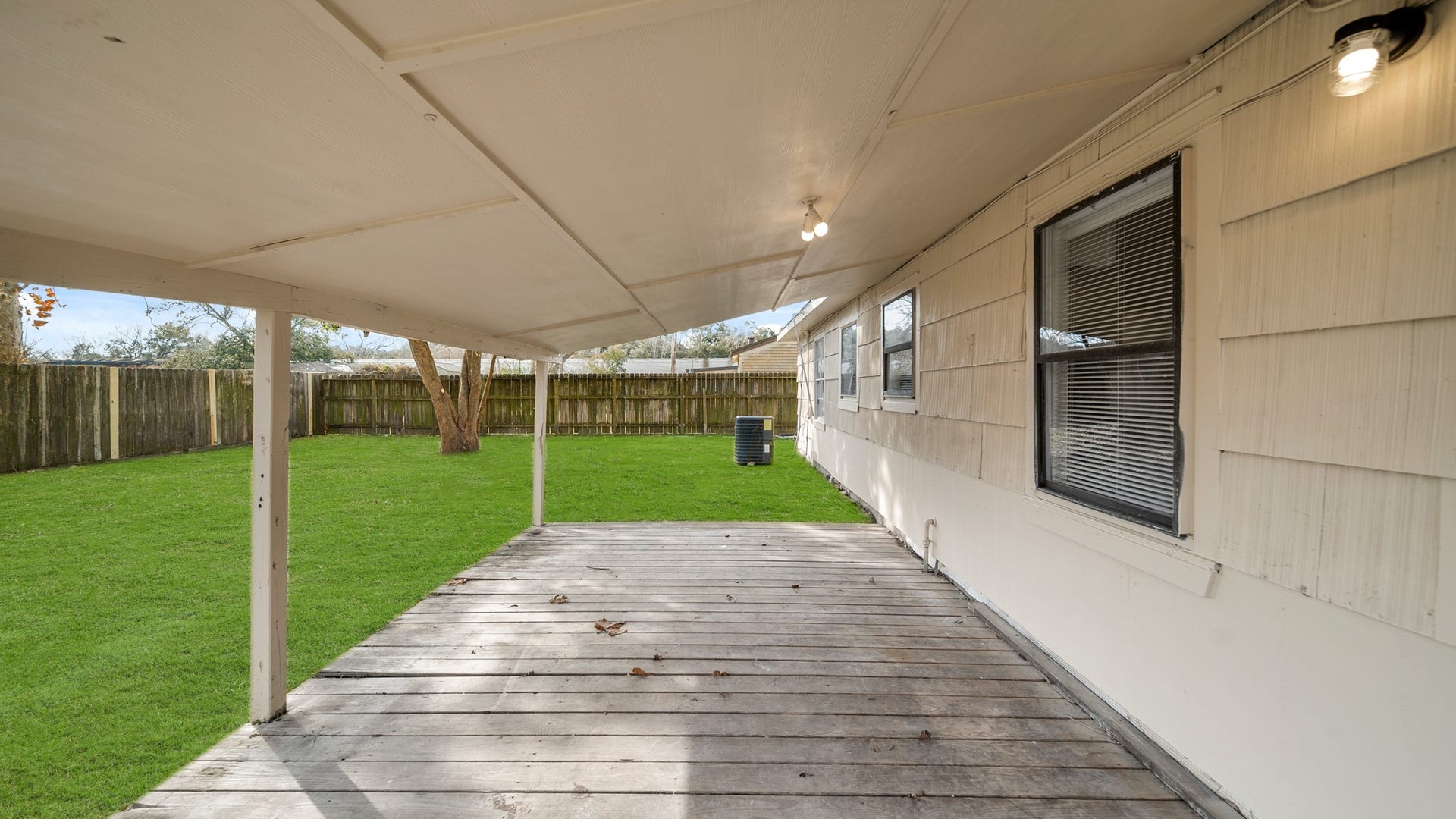 6809 W Bayou Drive W, Hitchcock, TX 77563 6809 W Bayou Drive W, Hitchcock, TX 77563