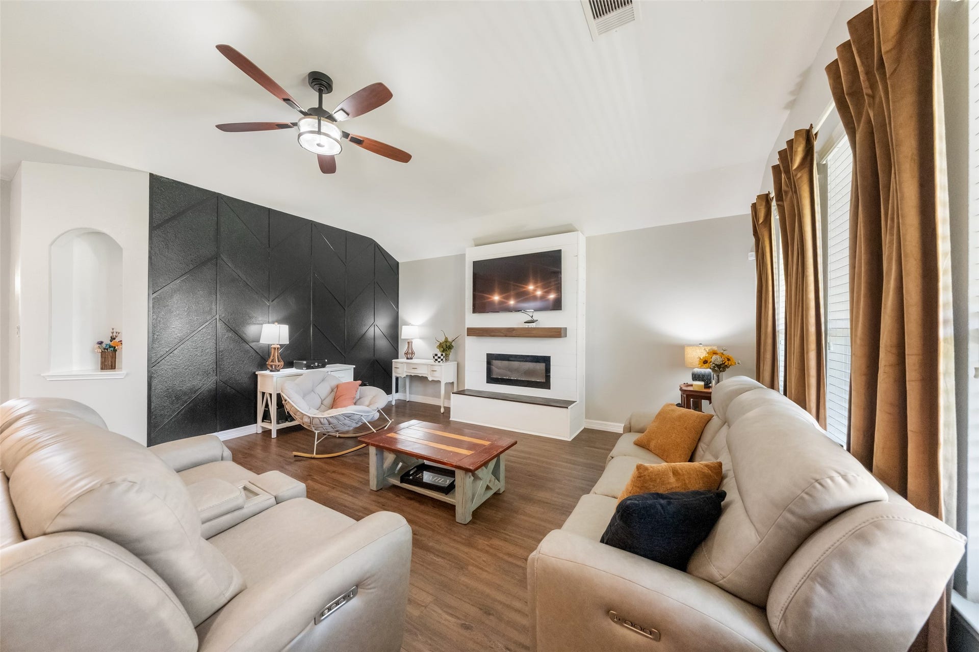 131 Piney Pathway, Magnolia, TX 77354