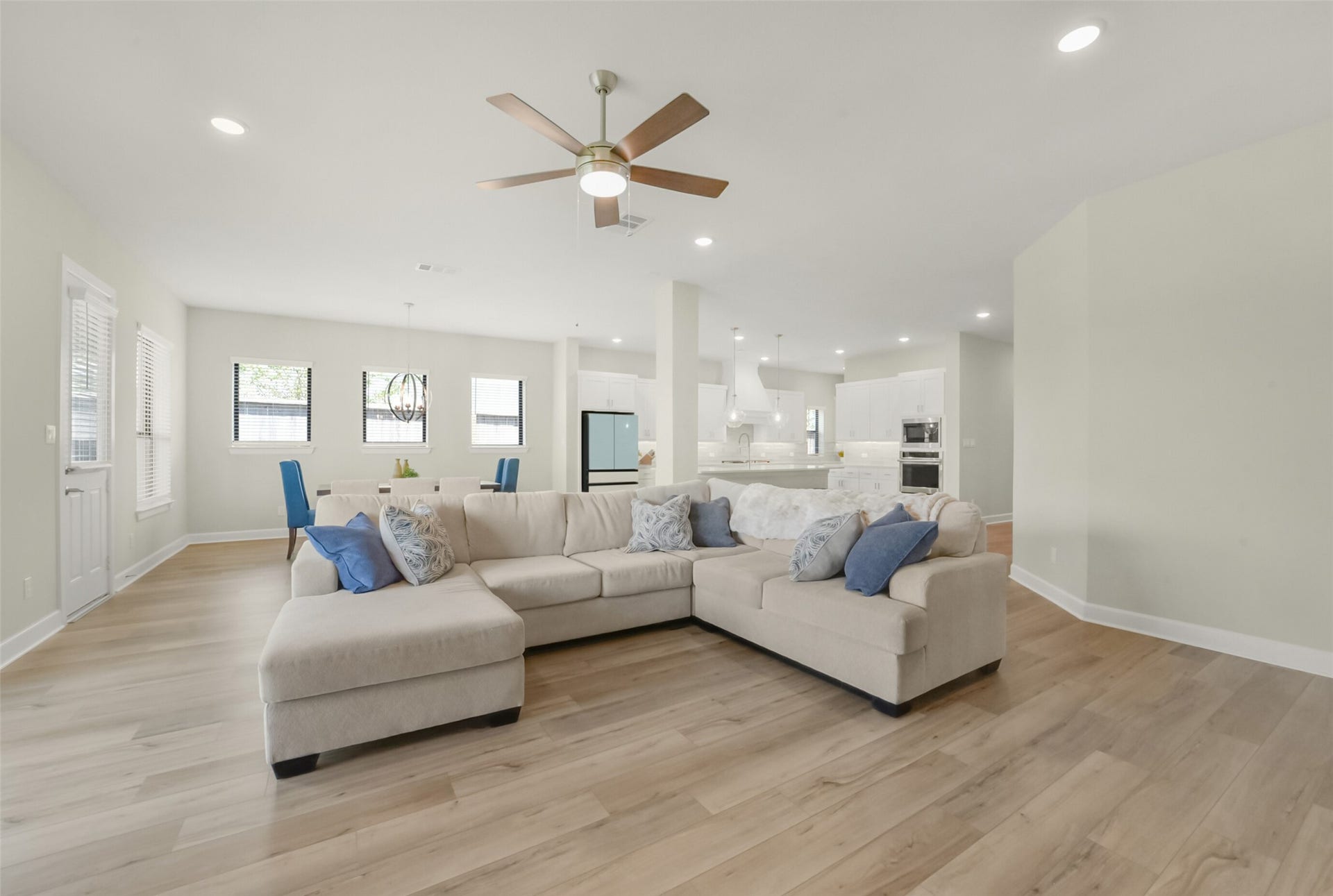 1702 Spring View, Friendswood, TX 77546 1702 Spring View, Friendswood, TX 77546