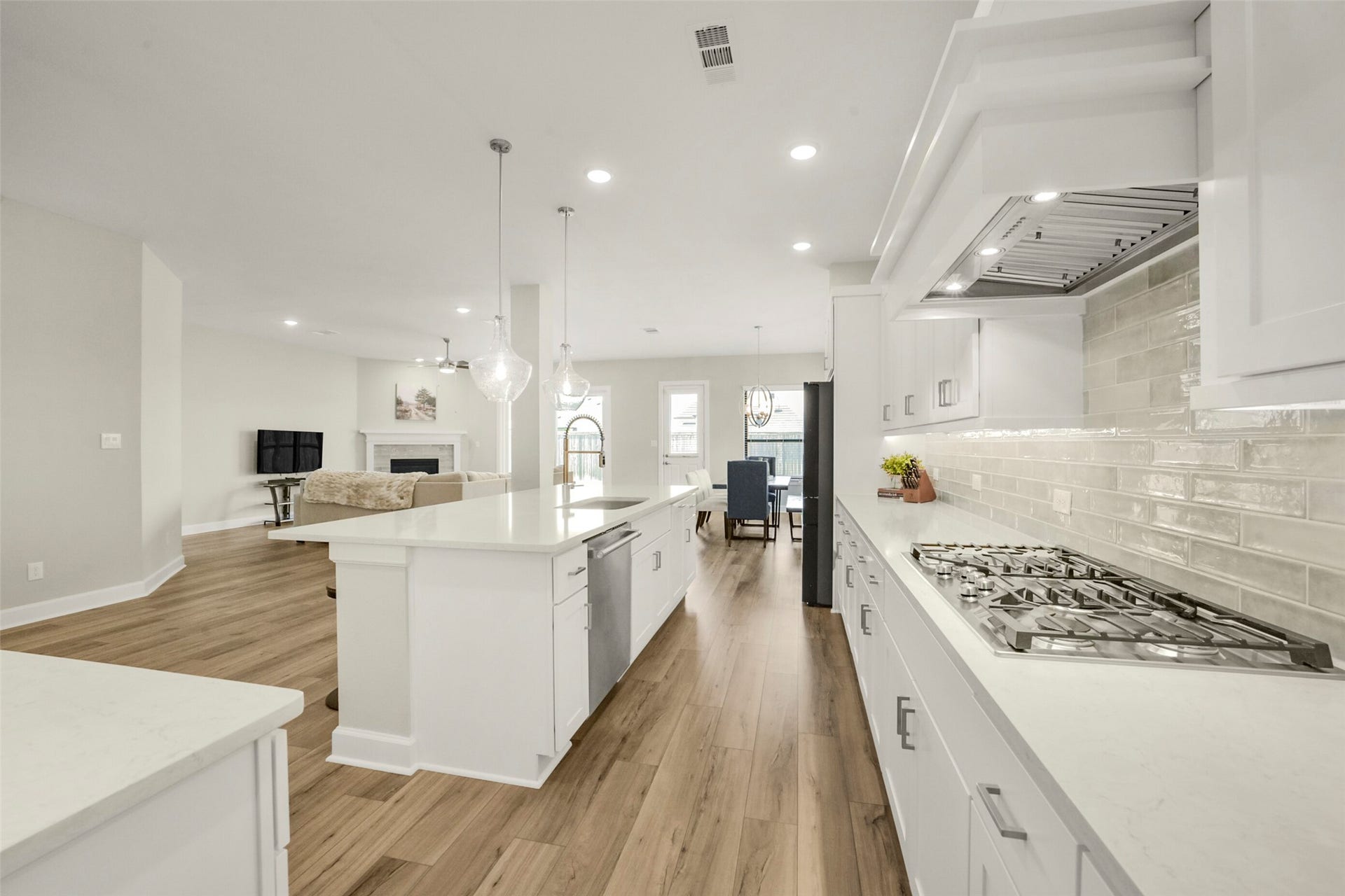 1702 Spring View, Friendswood, TX 77546 1702 Spring View, Friendswood, TX 77546