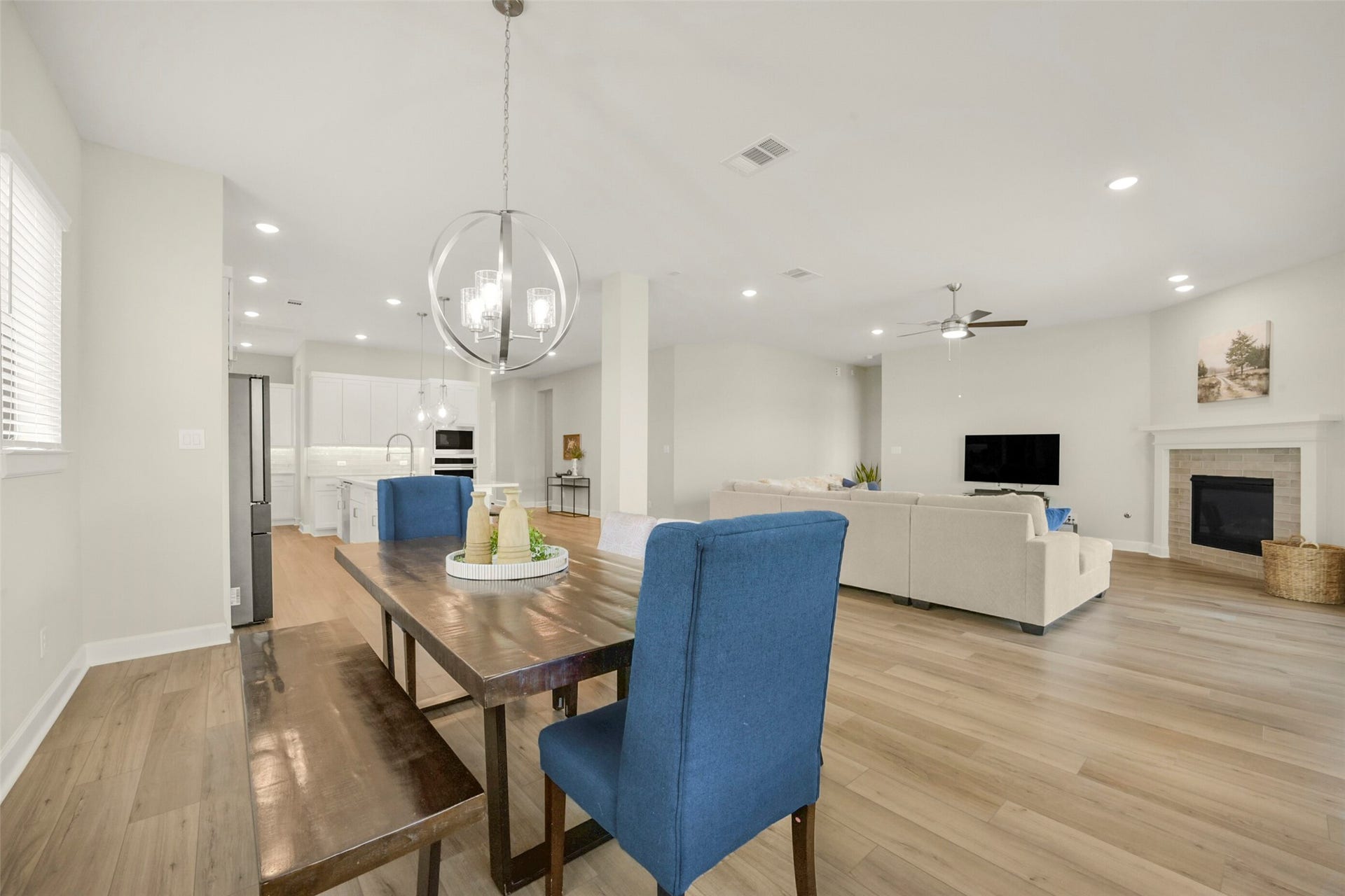 1702 Spring View, Friendswood, TX 77546 1702 Spring View, Friendswood, TX 77546