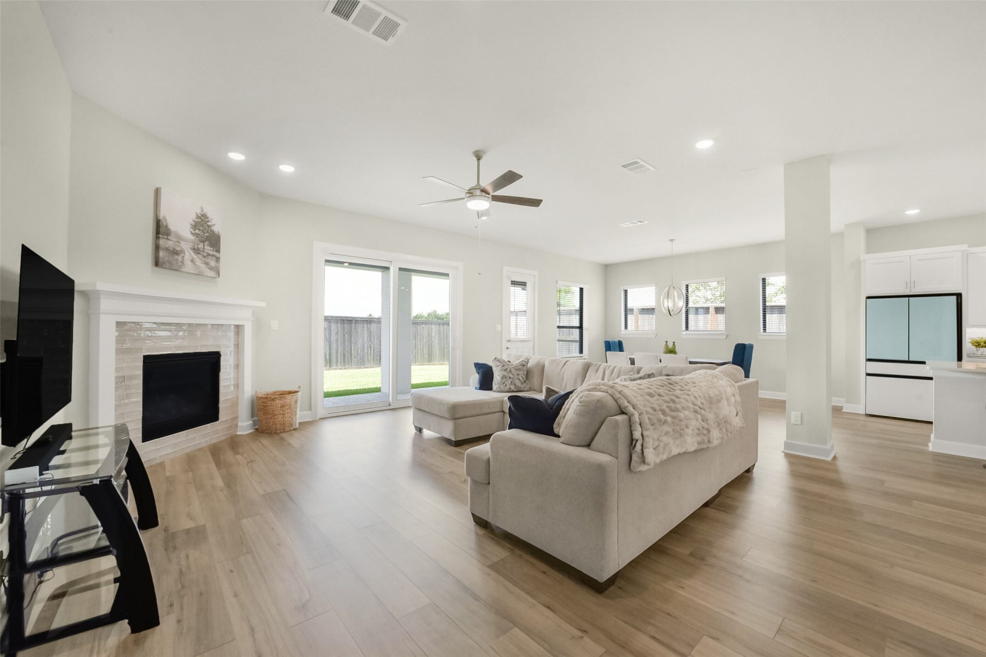 1702 Spring View, Friendswood, TX 77546 1702 Spring View, Friendswood, TX 77546