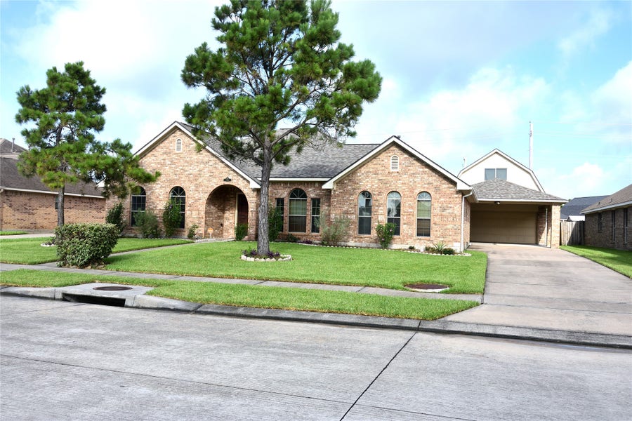 Property photo for 2316 Hopi Drive, League City, TX