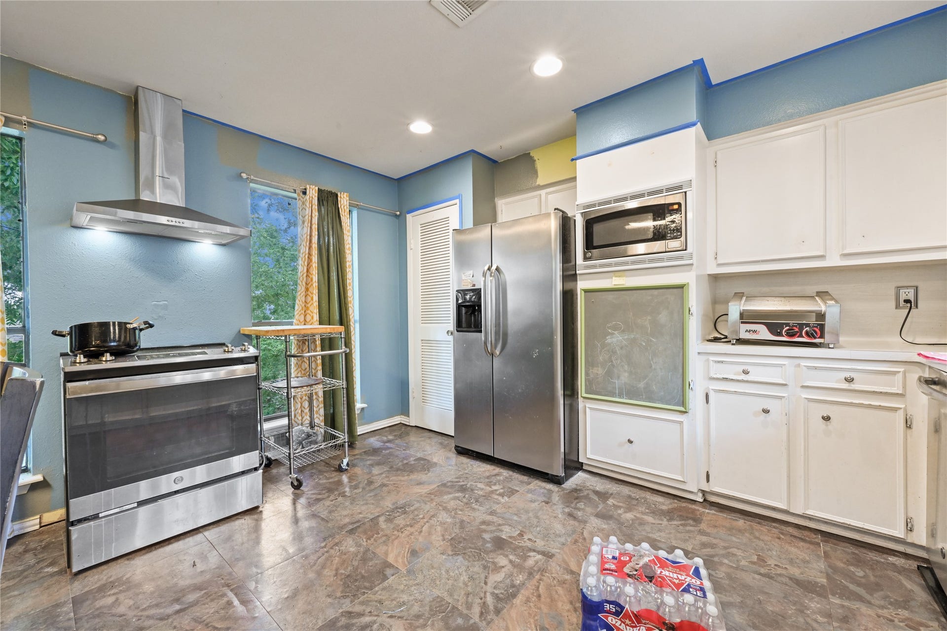 107 Harbour Town Lane, Conroe, TX 77356 Clean look at the kitchen's cooking zone, featuring a stainless steel range hood, matching appliances, and plenty of prep space.