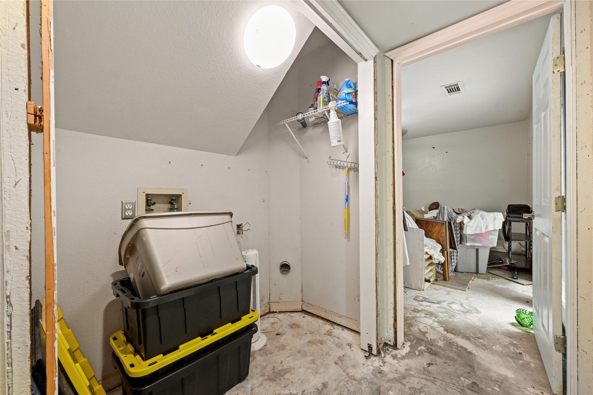 107 Harbour Town Lane, Conroe, TX 77356 Walk-in closet or bonus storage room offering excellent built-in organization potential.