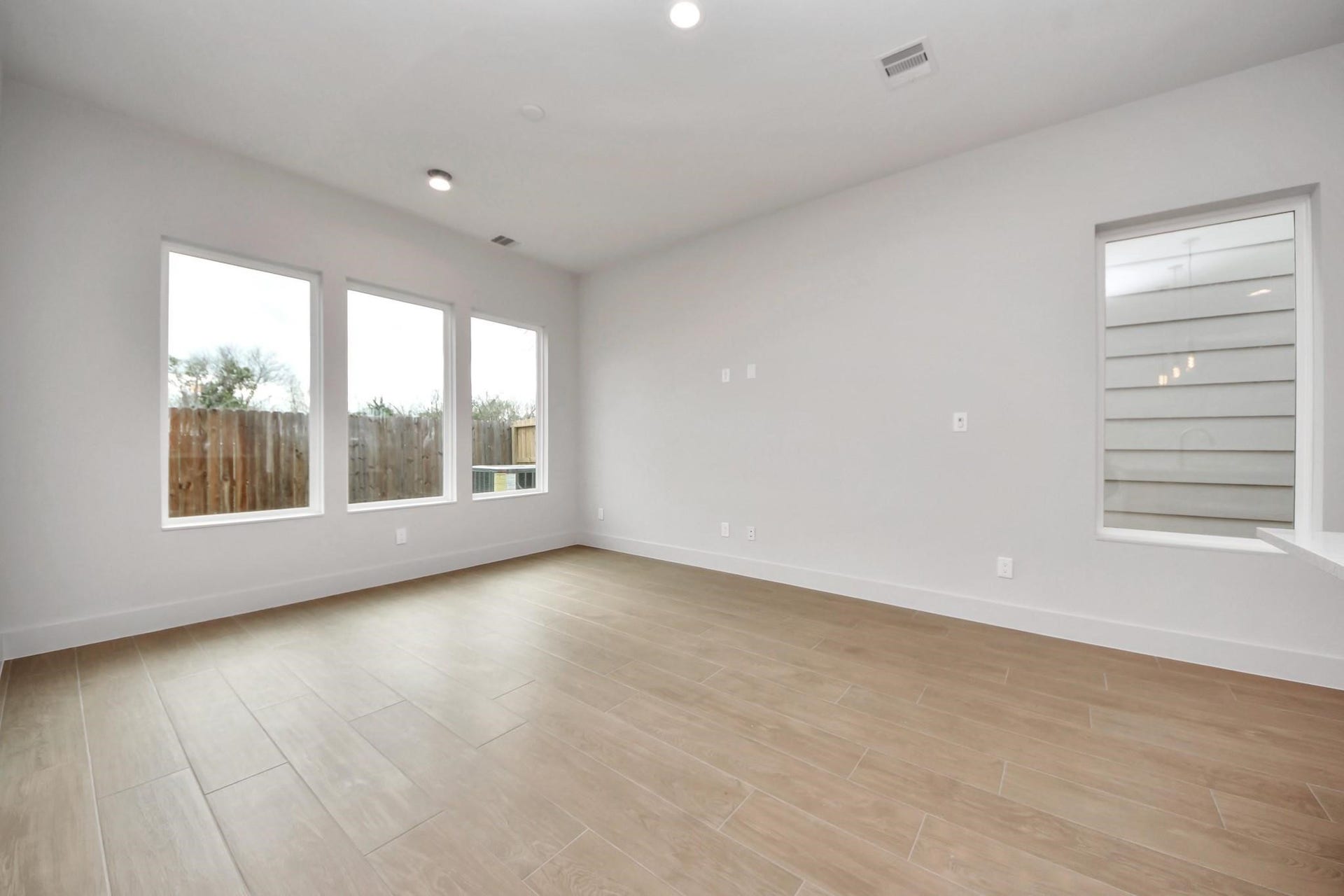 13105 Moncloa Drive, Houston, TX 77047 13105 Moncloa Drive, Houston, TX 77047