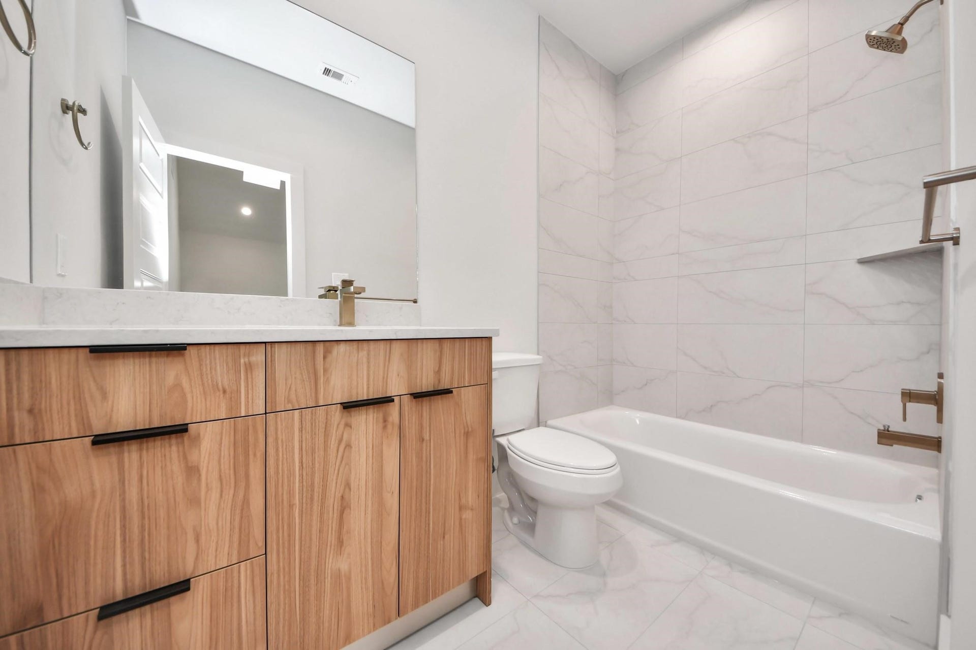 13105 Moncloa Drive, Houston, TX 77047 13105 Moncloa Drive, Houston, TX 77047