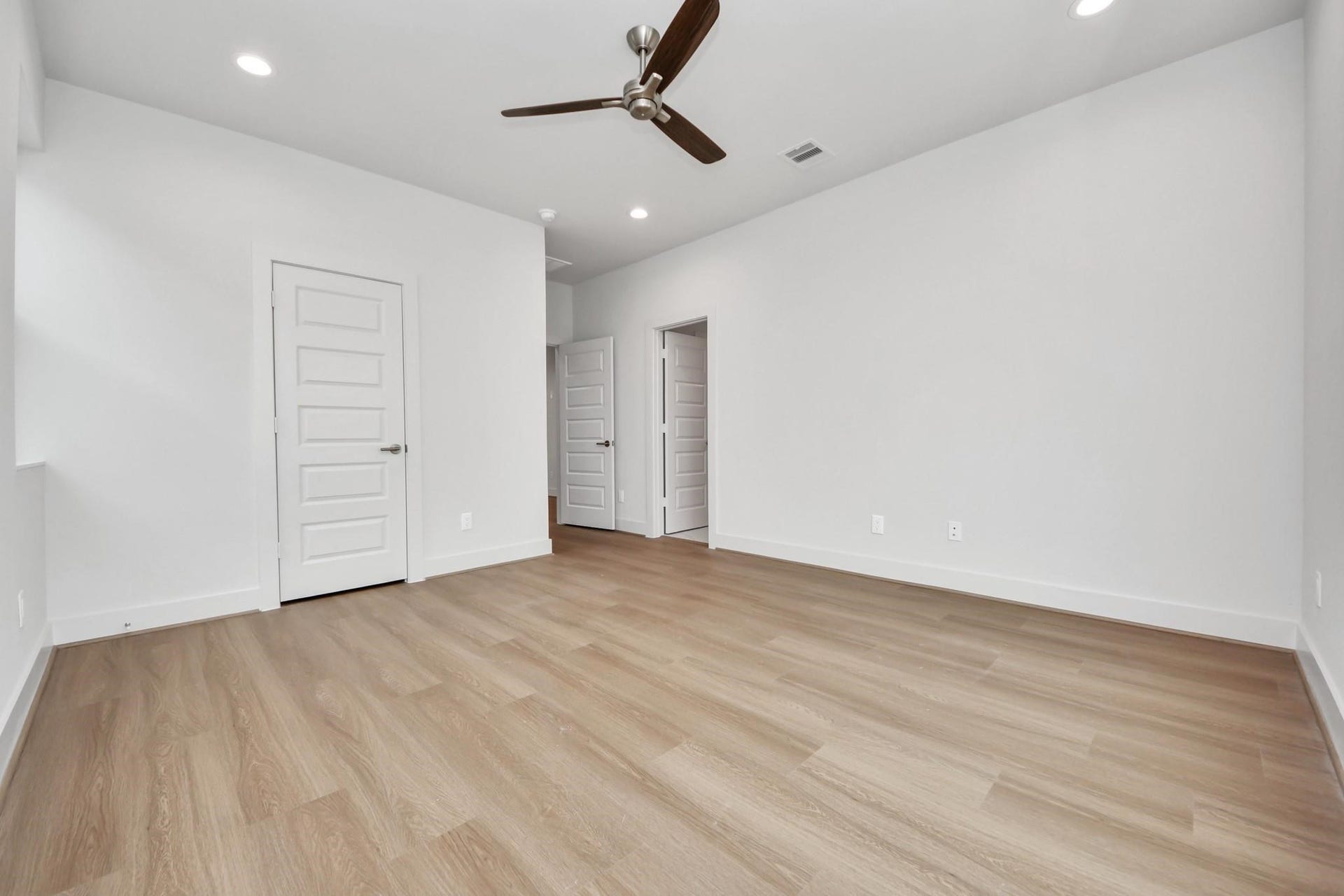 13105 Moncloa Drive, Houston, TX 77047 13105 Moncloa Drive, Houston, TX 77047